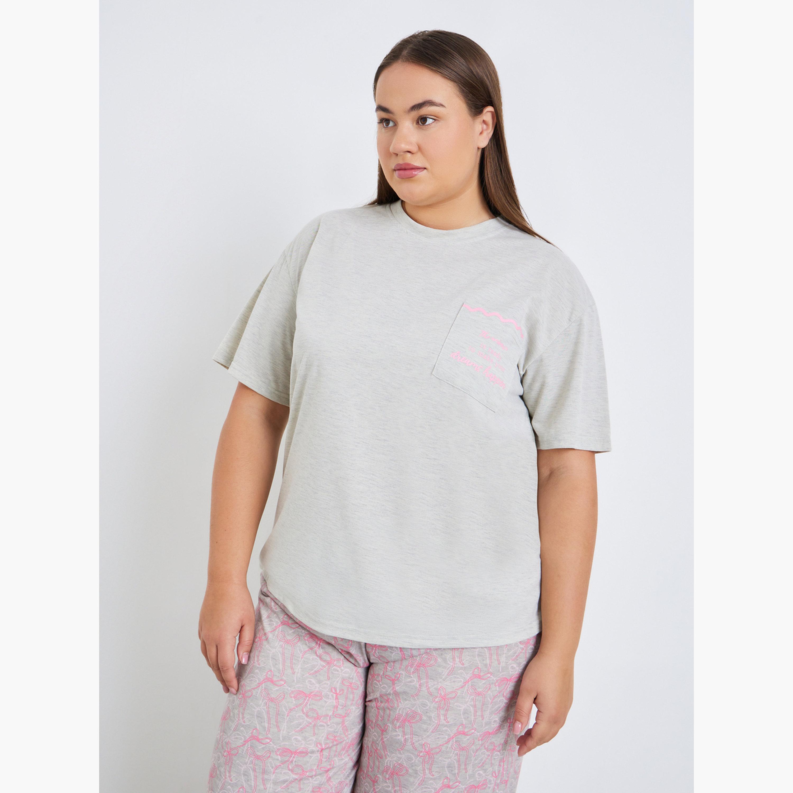 Styli Plus Size Pocket Trim T-Shirt and Bow Print Pyjama Set-women-clothing-nightwear-pyjamas-longsets-image-2