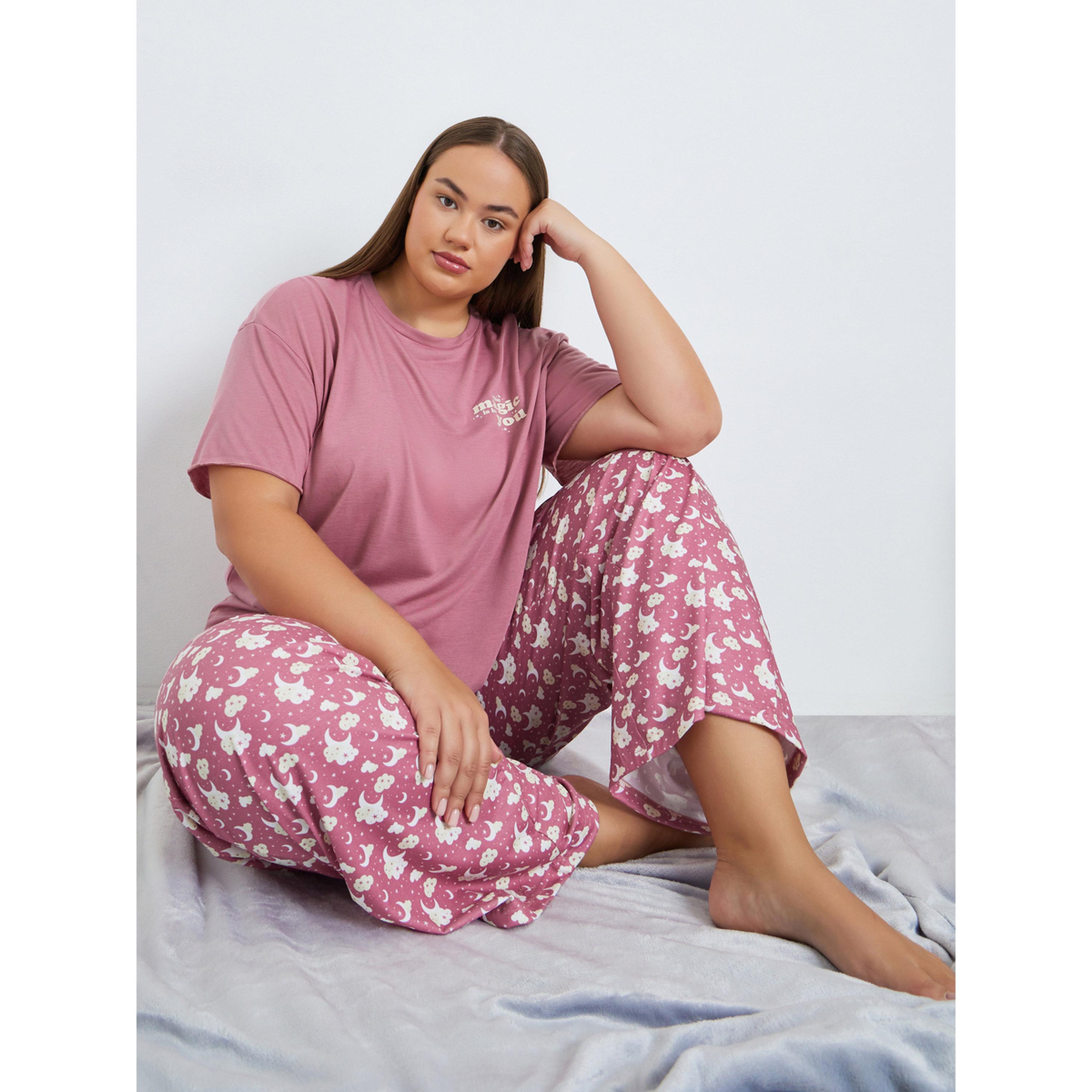 Styli Plus Size Pink Moon Print T-Shirt and Pyjama Set-women-clothing-nightwear-pyjamas-longsets-image-2