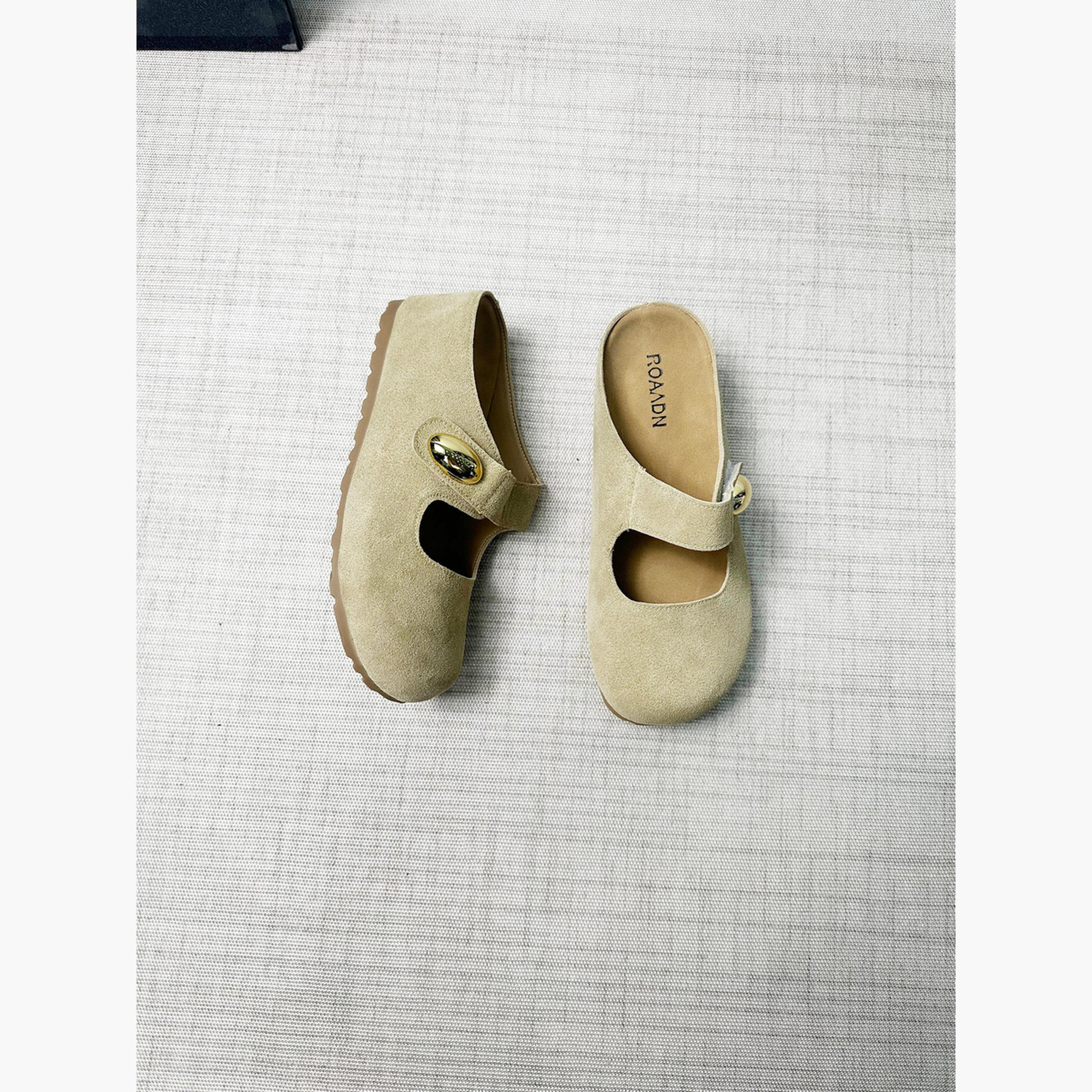 شبشب من الشمواه بتفاصيل إبزيم-women-shoes-flats-mules-image-4