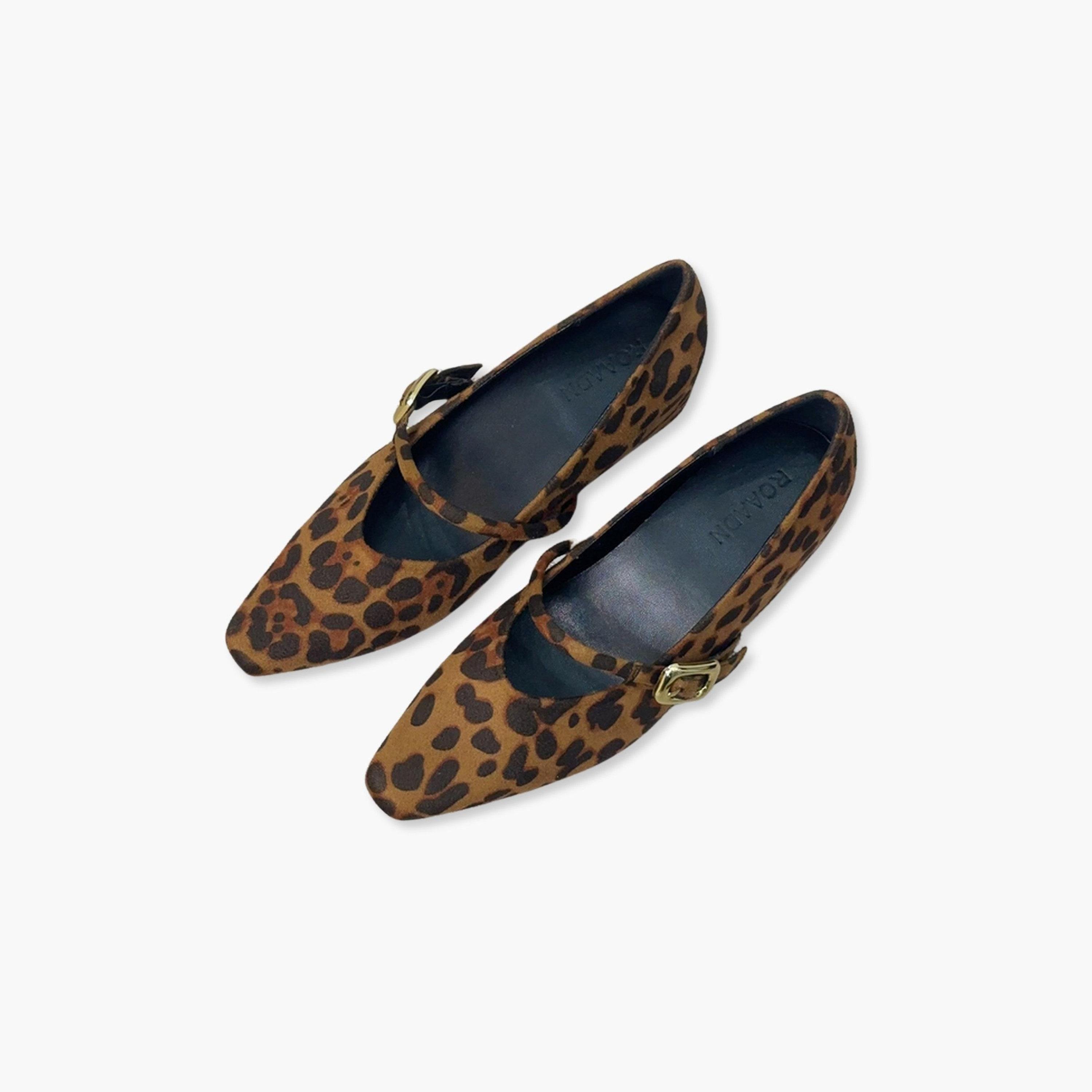 حذاء بحزام وإبزيم معدني بطبعة جلد الفهد-women-shoes-sandals-flats-image-1