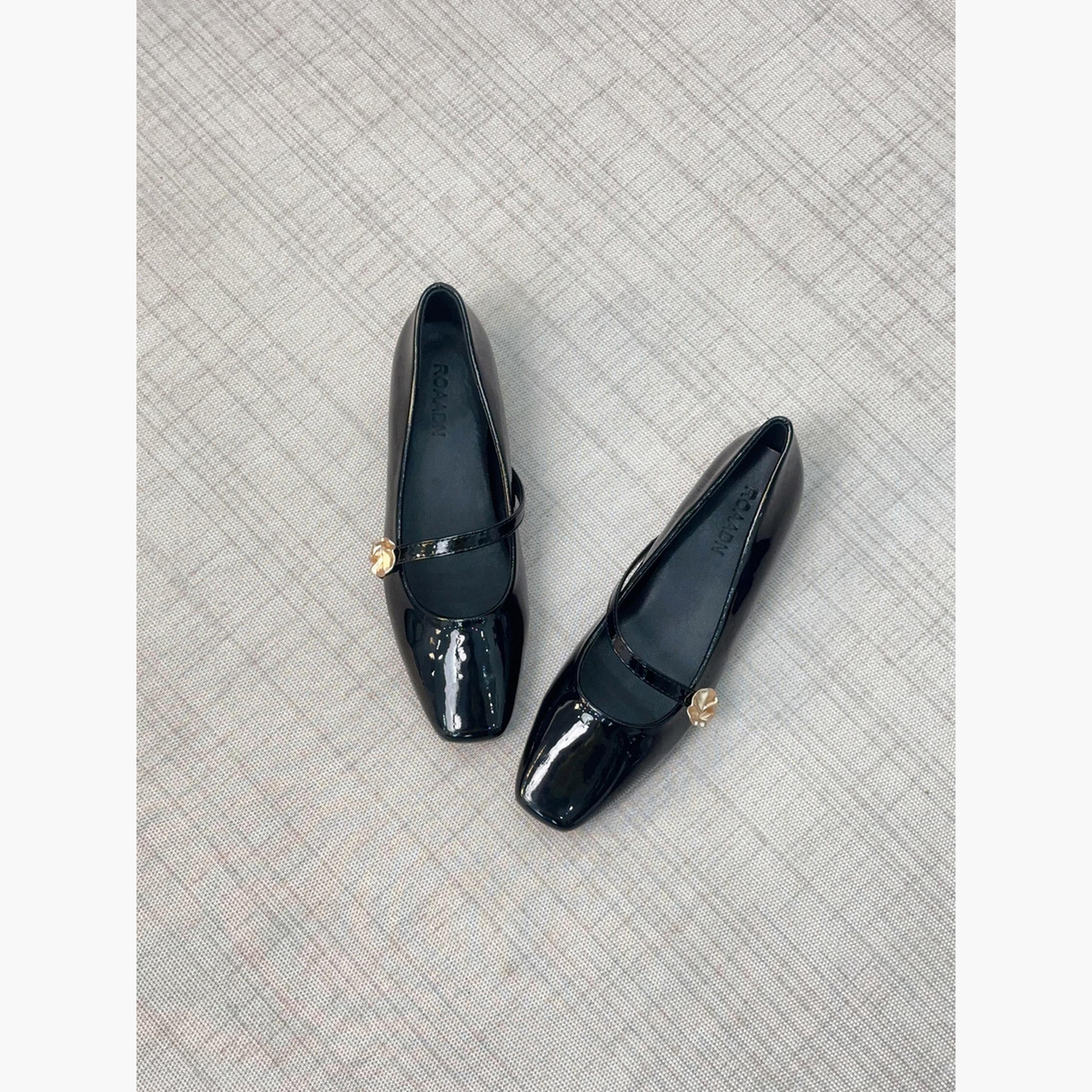 حذاء ماري جين من الجلد اللامع-women-shoes-sandals-flats-image-4