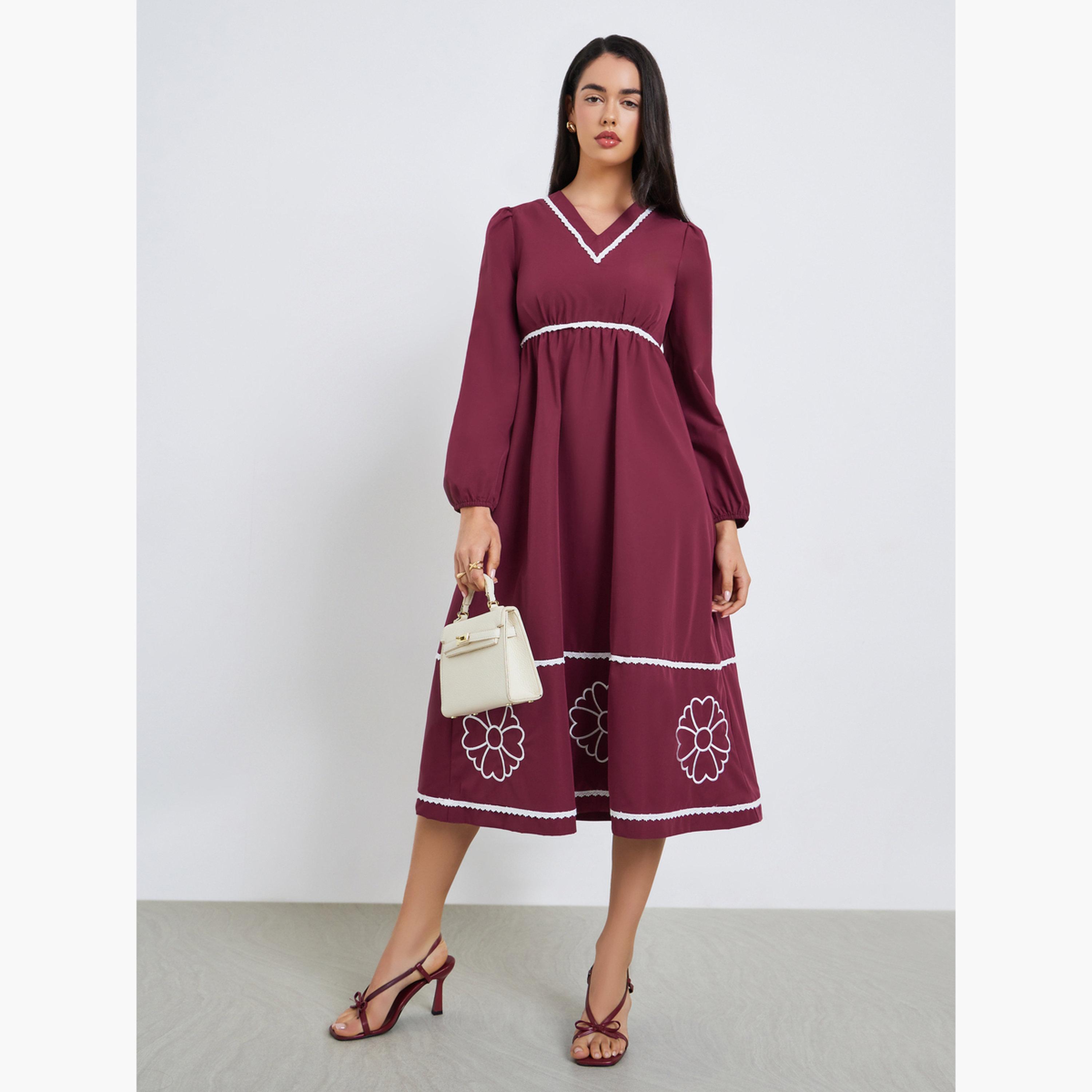 فستان ميدي بحافة واسعة بأكمام طويلة ومُطرّز-women-clothing-dresses-image-1