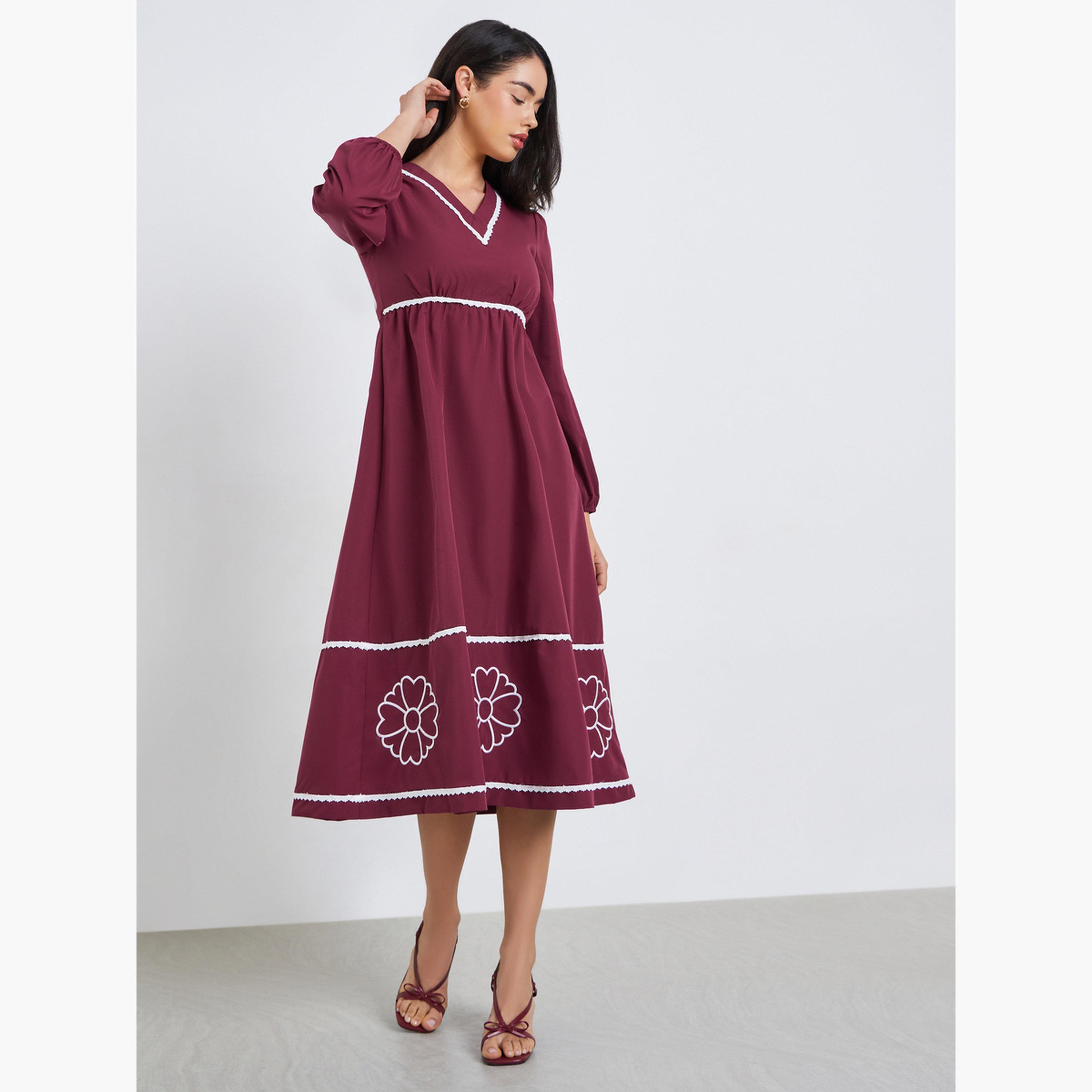 فستان ميدي بحافة واسعة بأكمام طويلة ومُطرّز-women-clothing-dresses-image-2