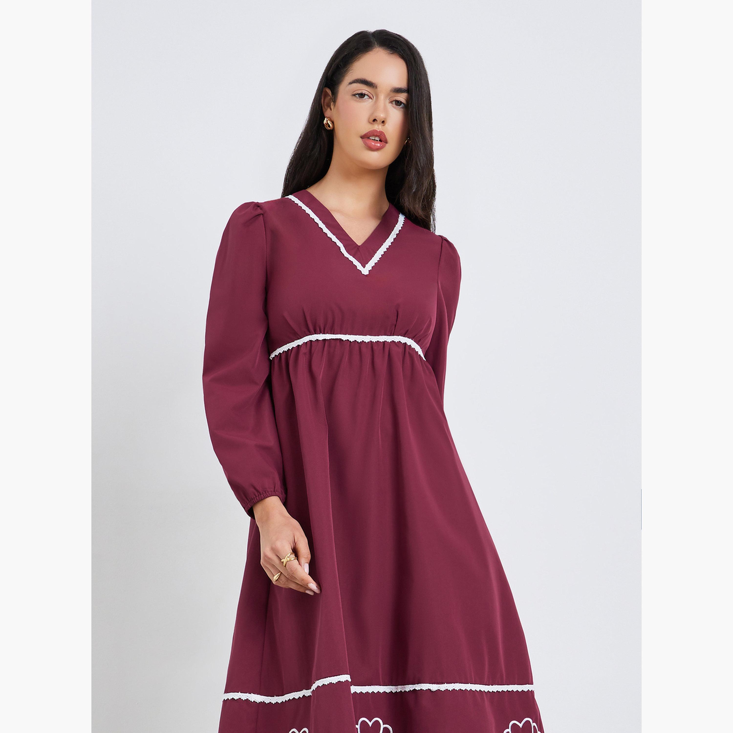فستان ميدي بحافة واسعة بأكمام طويلة ومُطرّز-women-clothing-dresses-image-3