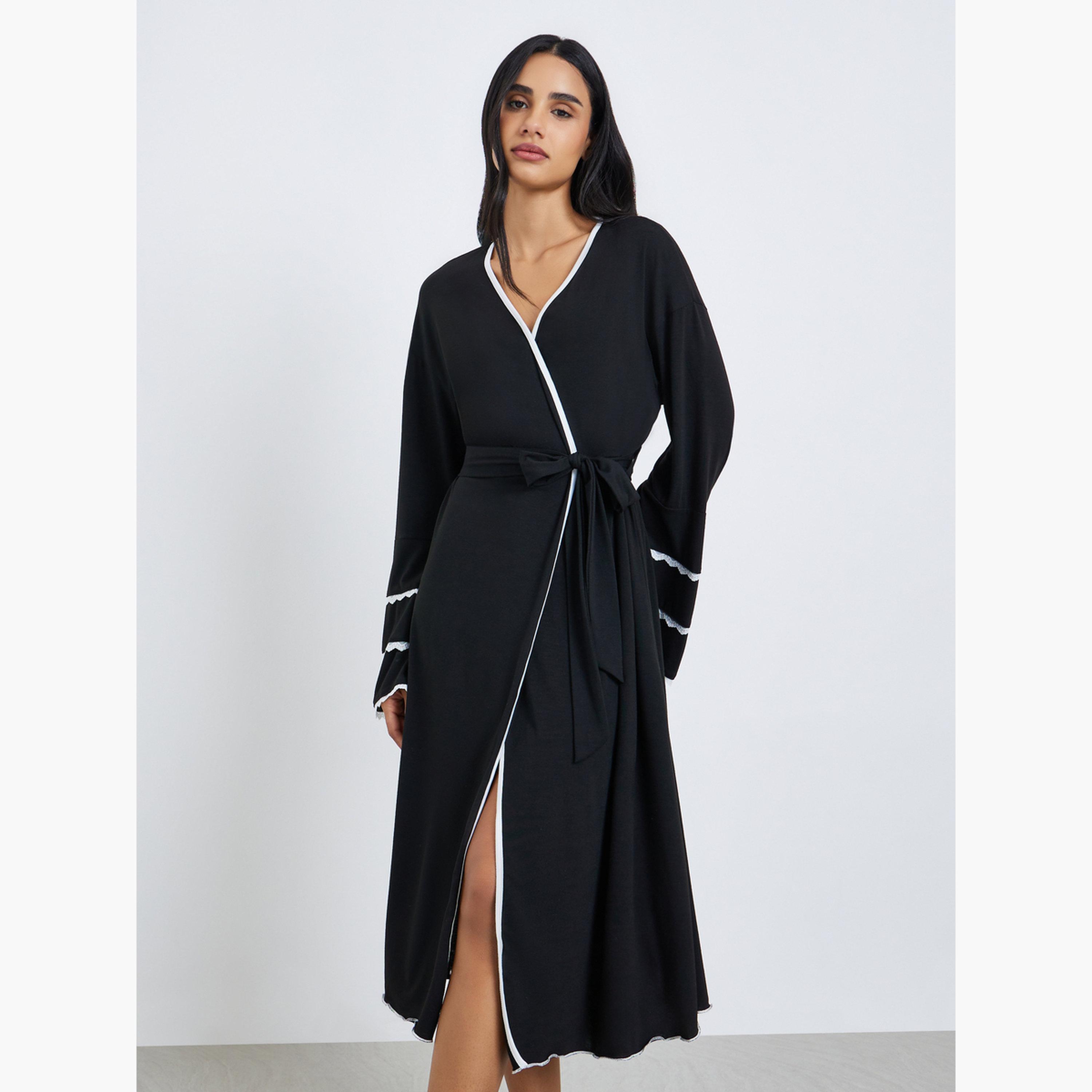 روب بأكمام واسعة وتفاصيل دانتيل-women-clothing-nightwear-robes-image-2