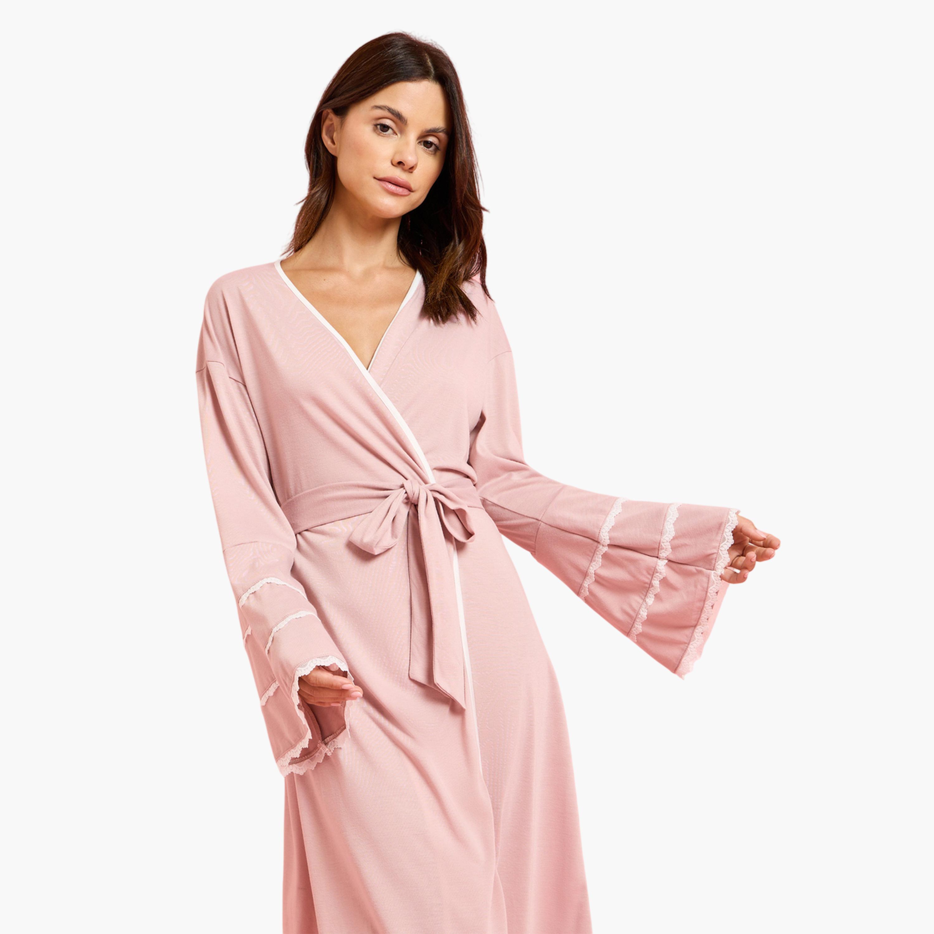 روب بأكمام واسعة ودانتيل متباين-women-clothing-nightwear-robes-image-2