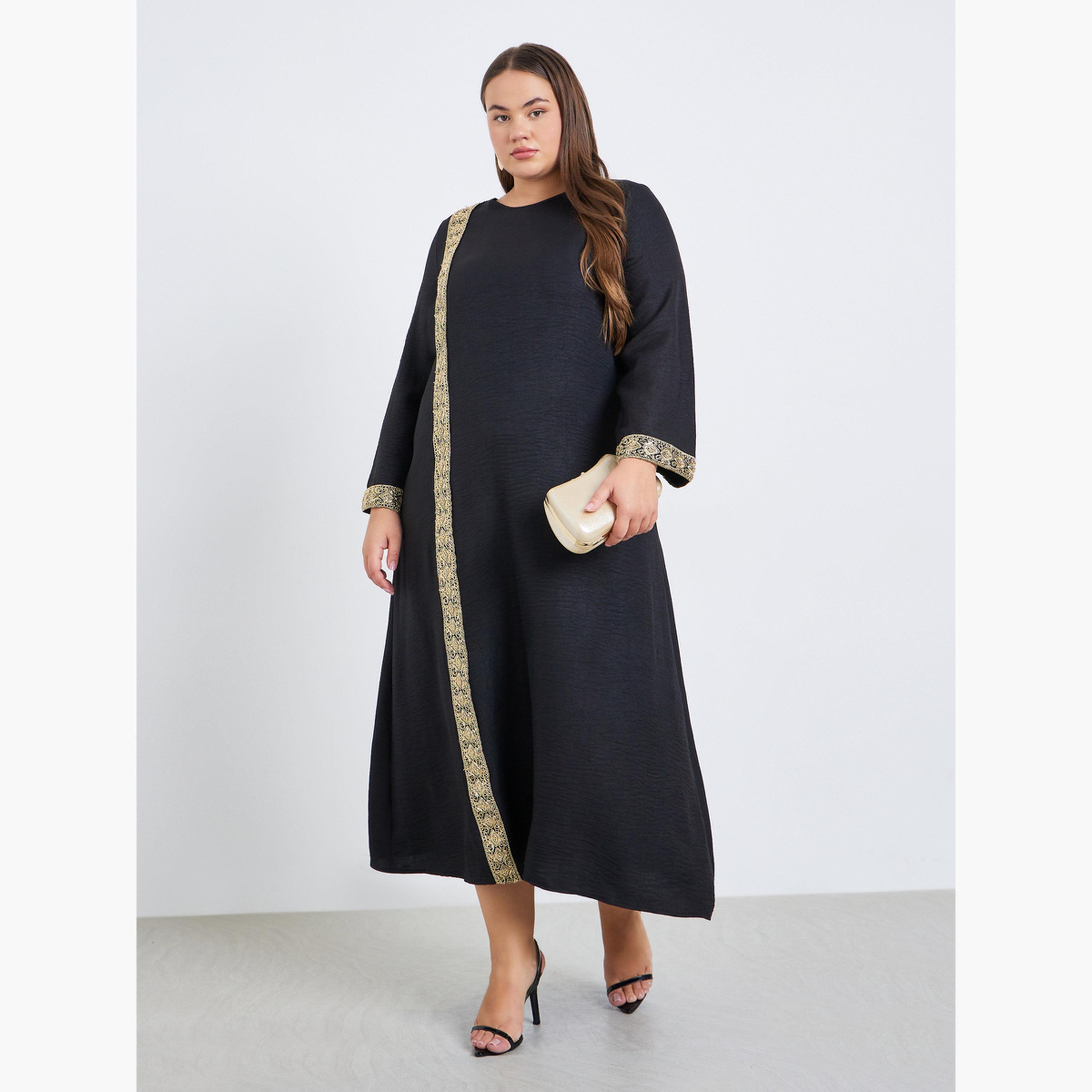 جلابية بمقاس كبير وأجزاء مطرزة-women-arabicclothing-jalabiyas-image-3