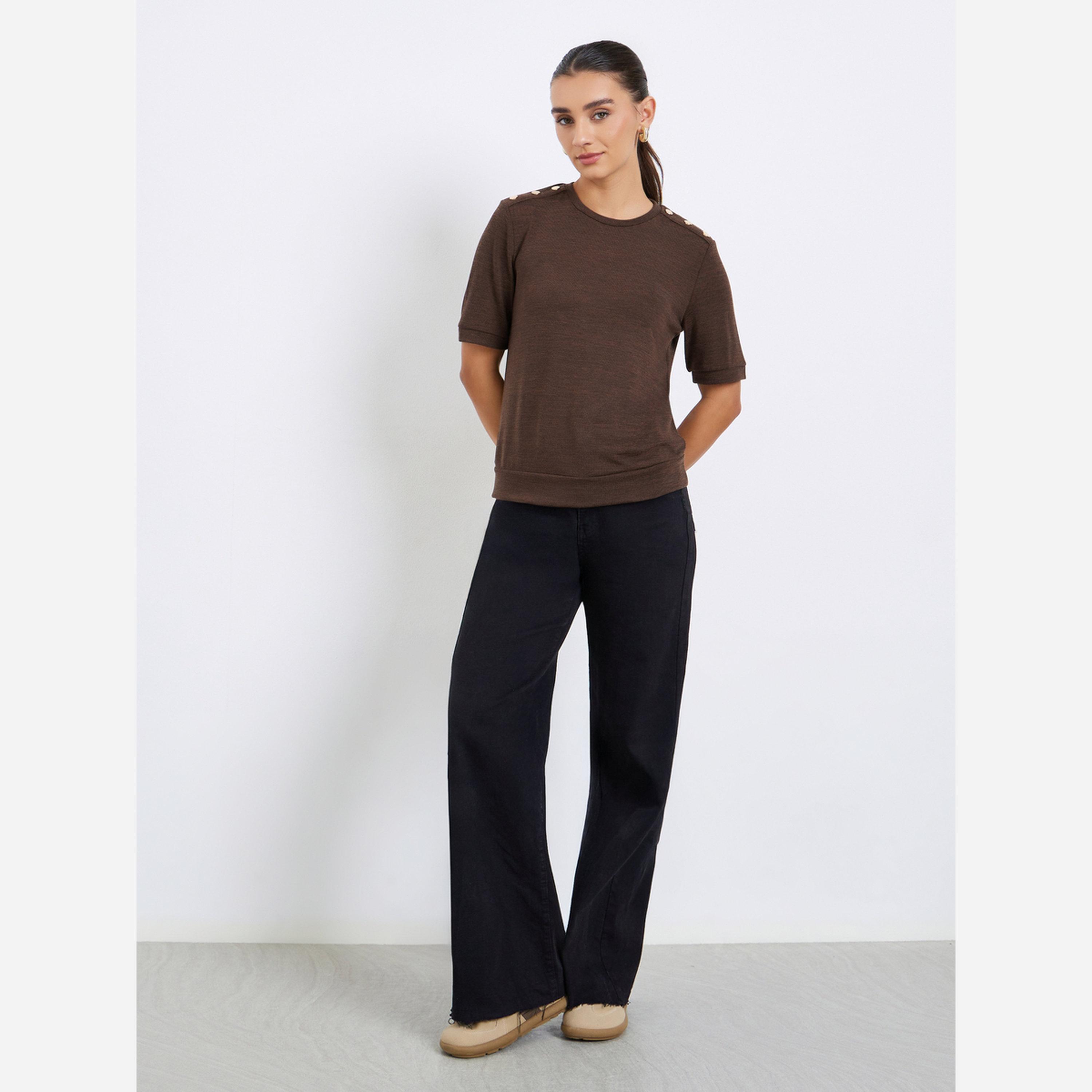 ستايلي - تيشيرت نسائي لون بني محبوك بأزرار على الكتف-women-clothing-tshirts-image-2
