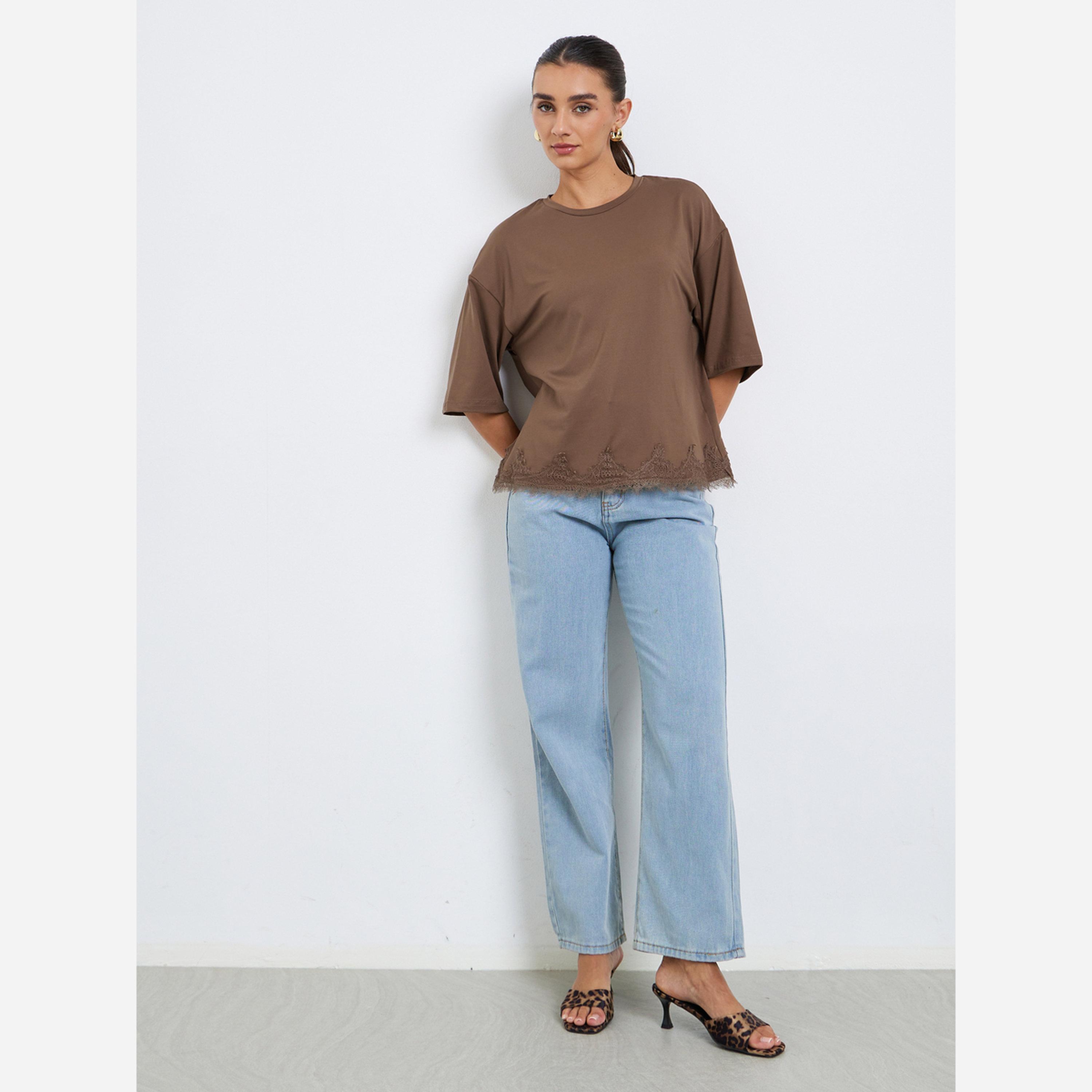 ستايلي - تيشيرت نسائي لون بني مقاس واسع بحافة دانتيل-women-clothing-tshirts-image-2