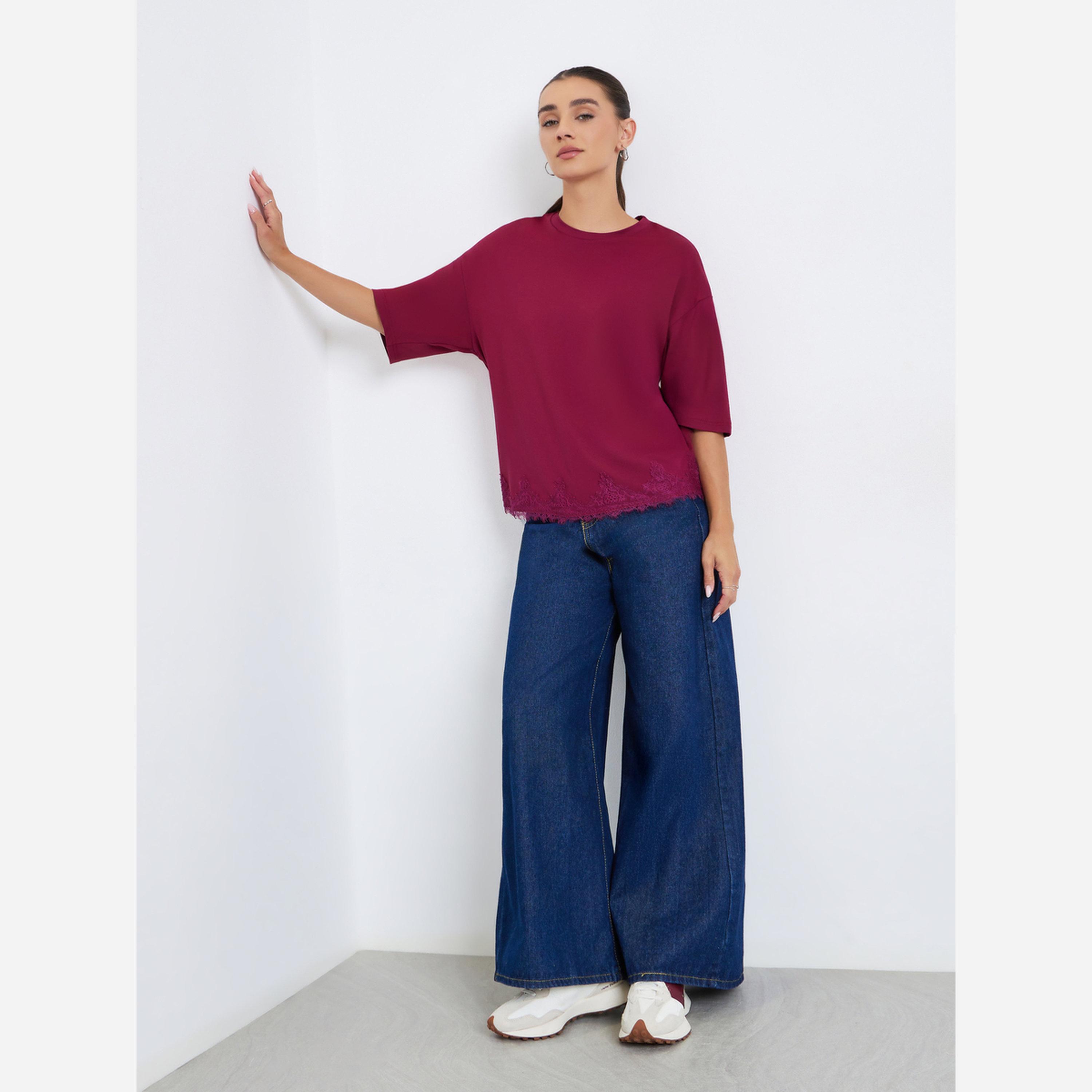 ستايلي - تيشيرت نسائي مقاس واسع بحافة دانتيل لون برغندي-women-clothing-tshirts-image-2