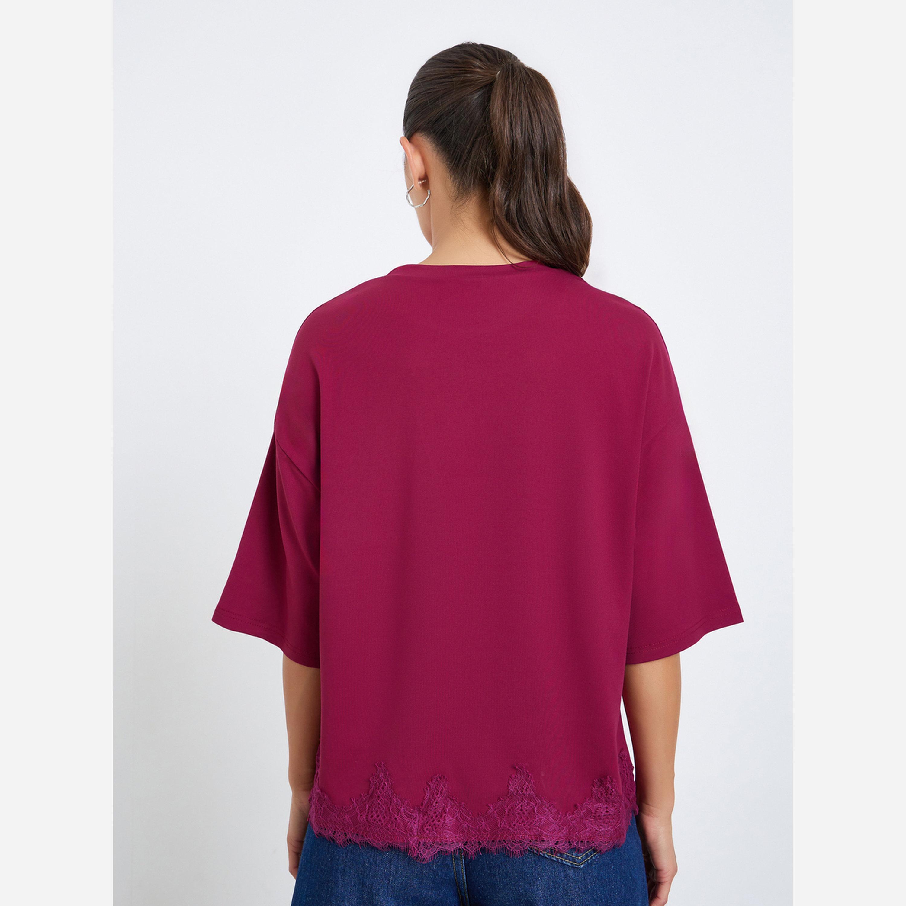 ستايلي - تيشيرت نسائي مقاس واسع بحافة دانتيل لون برغندي-women-clothing-tshirts-image-4