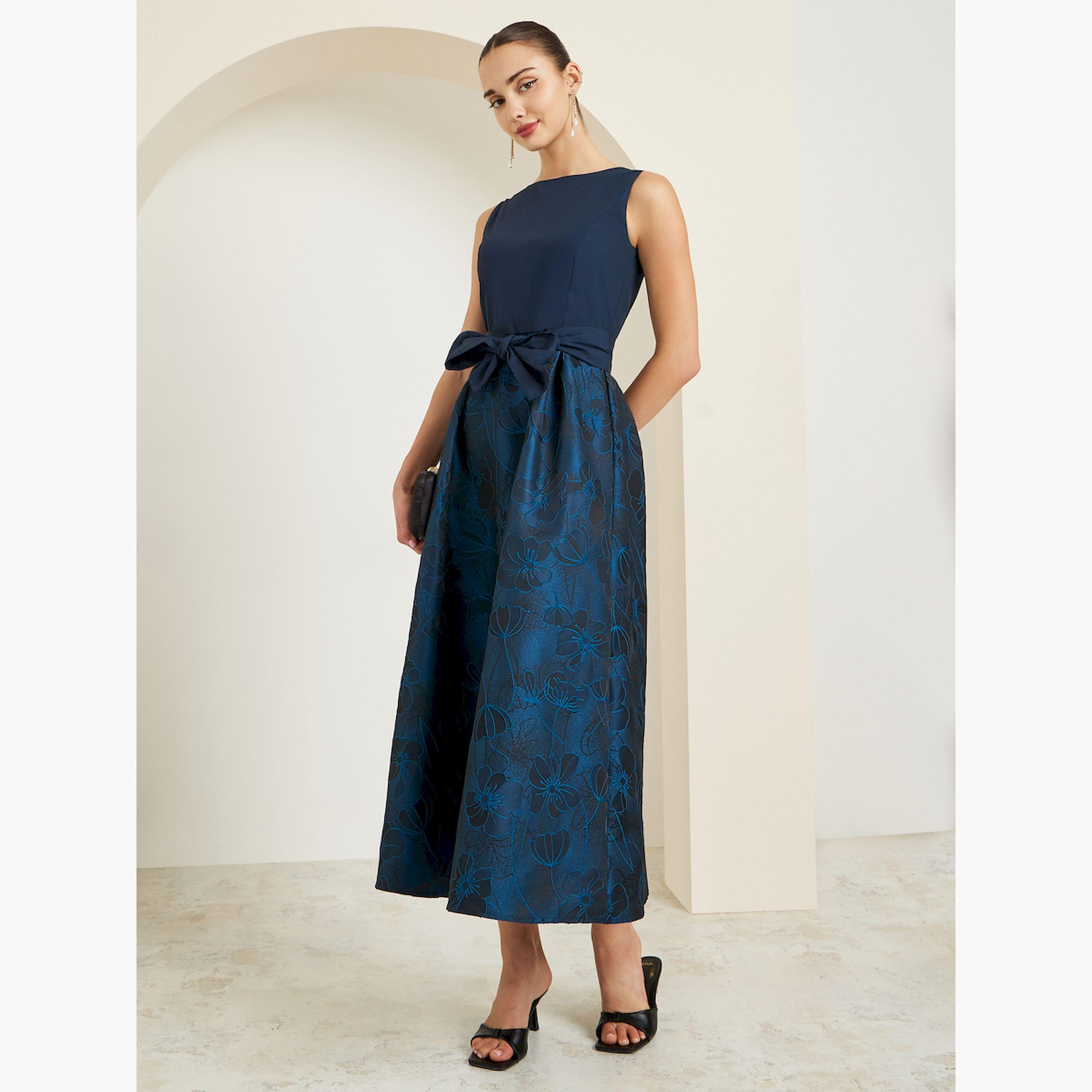 فستان طويل بدون أكمام بطبعة زهور وتفاصيل فيونكة-women-clothing-dresses-image-2