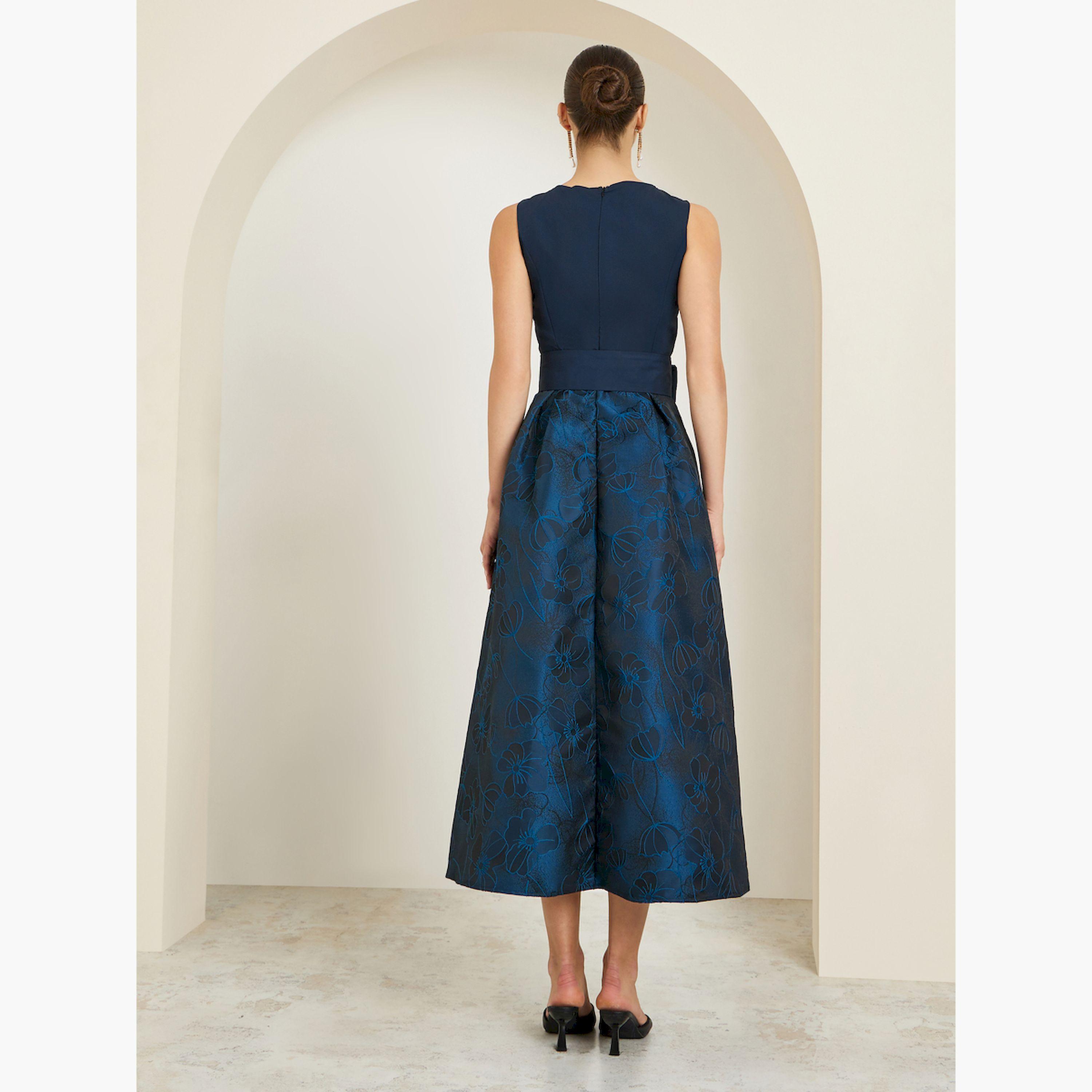 فستان طويل بدون أكمام بطبعة زهور وتفاصيل فيونكة-women-clothing-dresses-image-4
