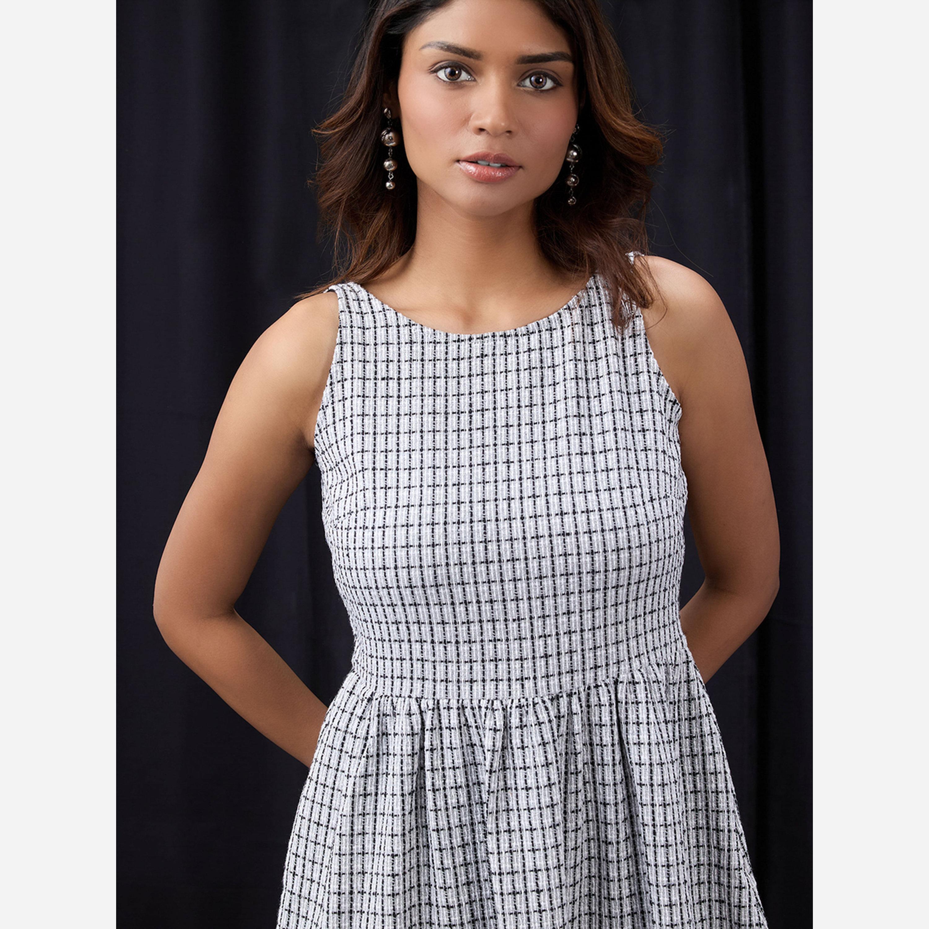 غلوبوص × ستايلي - فستان قصير لون رمادي كاروهات ياقة دائرية وبدون أكمام-women-clothing-dresses-image-5