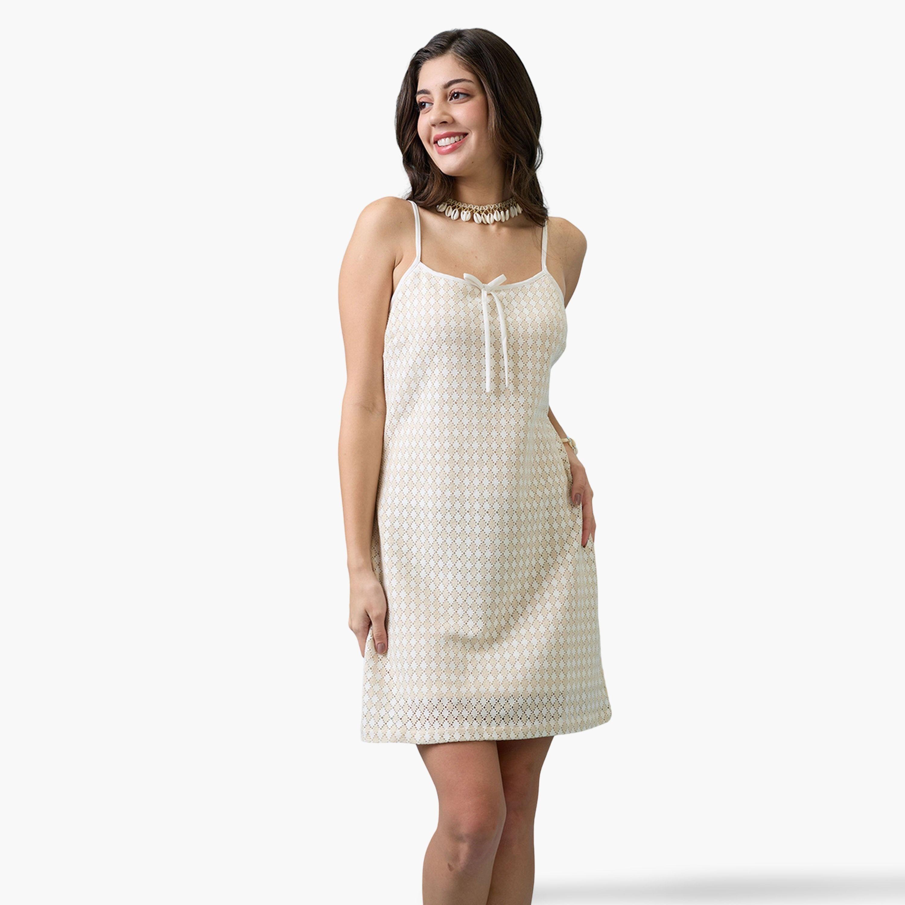 غلوبوص × ستايلي - فستان قصير ضيق للنساء مع أشرطة كروشيه لون بيج-women-clothing-dresses-image-1