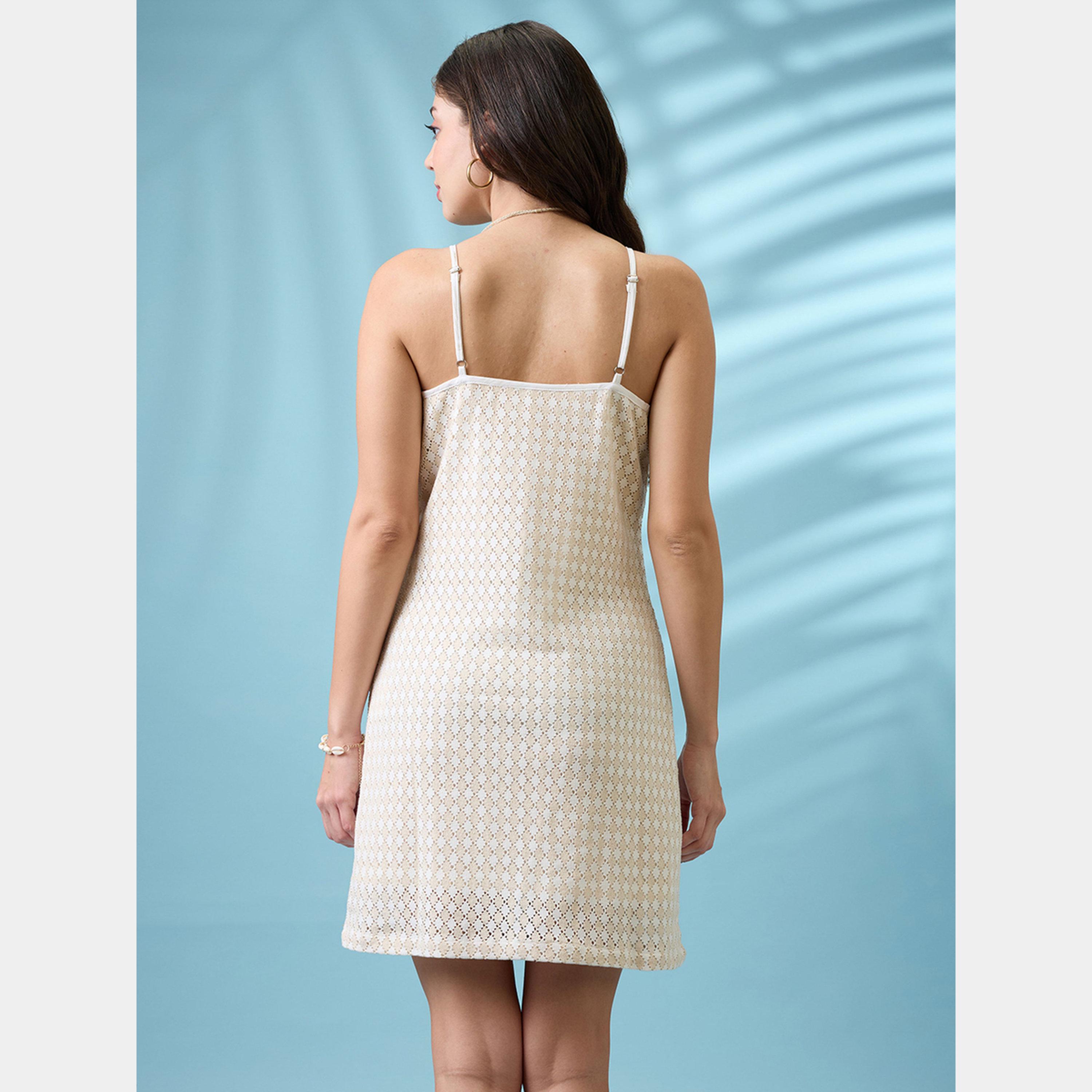 غلوبوص × ستايلي - فستان قصير ضيق للنساء مع أشرطة كروشيه لون بيج-women-clothing-dresses-image-3