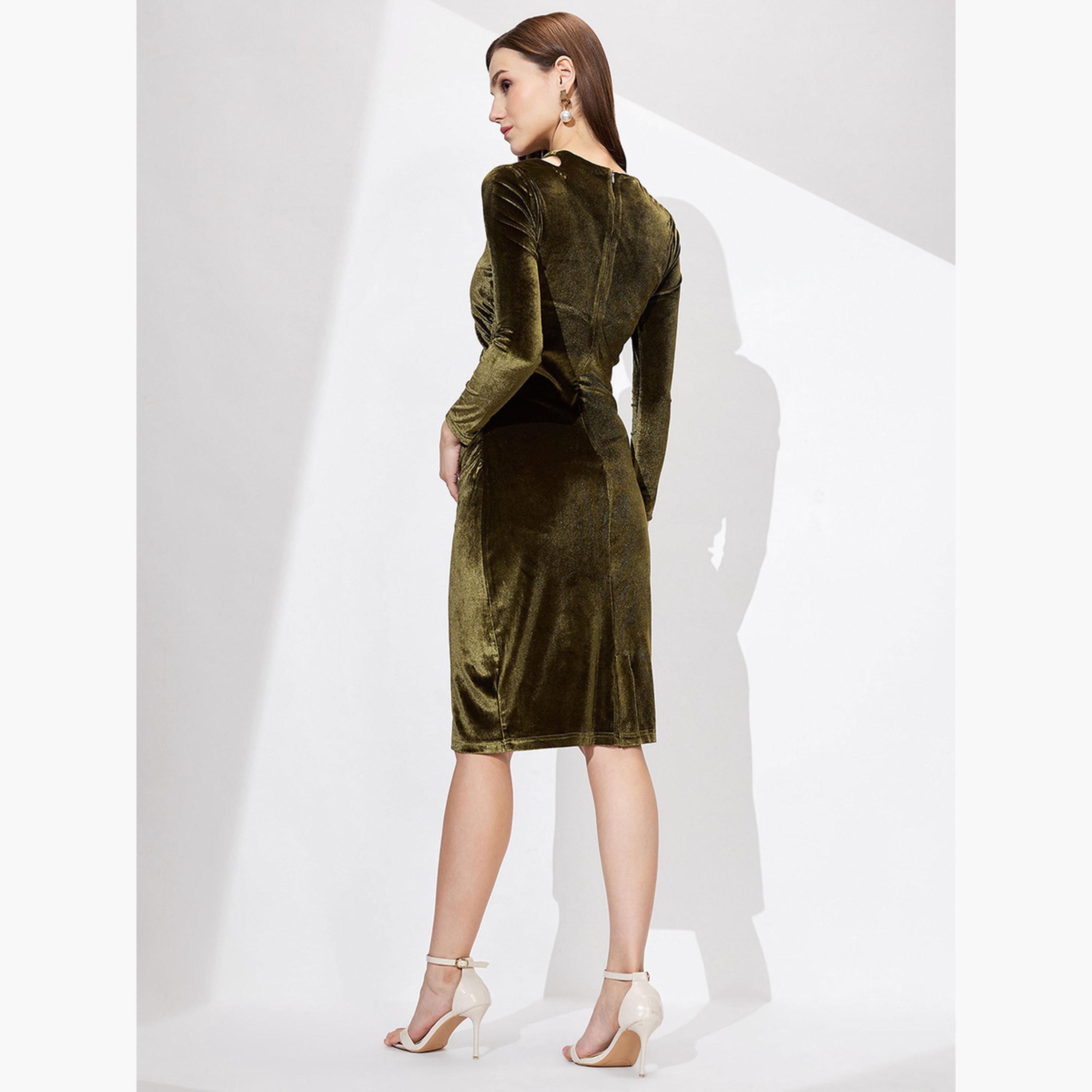 غلوبوص × ستايلي - فستان أخضر بمظهر مخملي مع تفاصيل فتحات بطول الركبة-women-clothing-dresses-image-3
