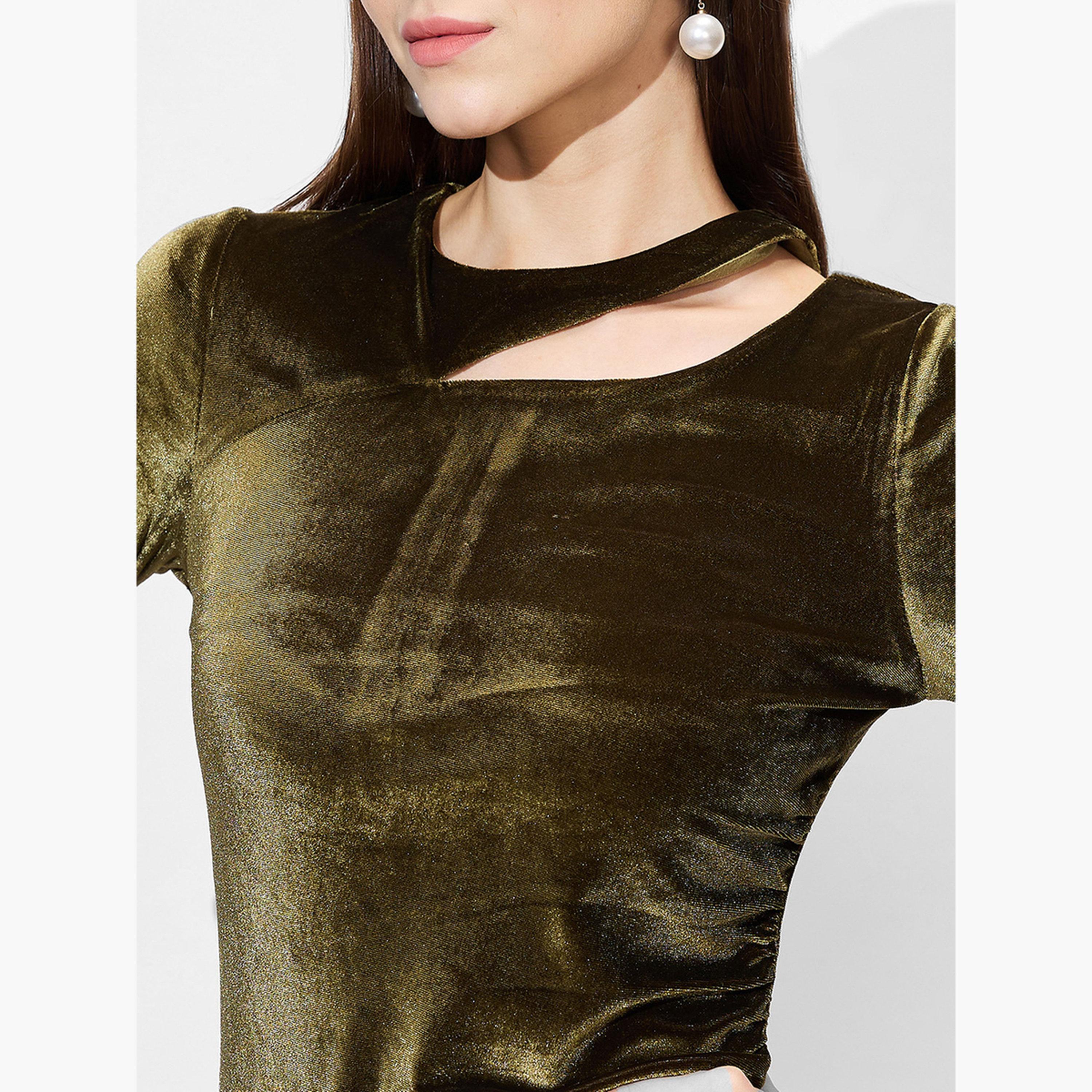 غلوبوص × ستايلي - فستان أخضر بمظهر مخملي مع تفاصيل فتحات بطول الركبة-women-clothing-dresses-image-4