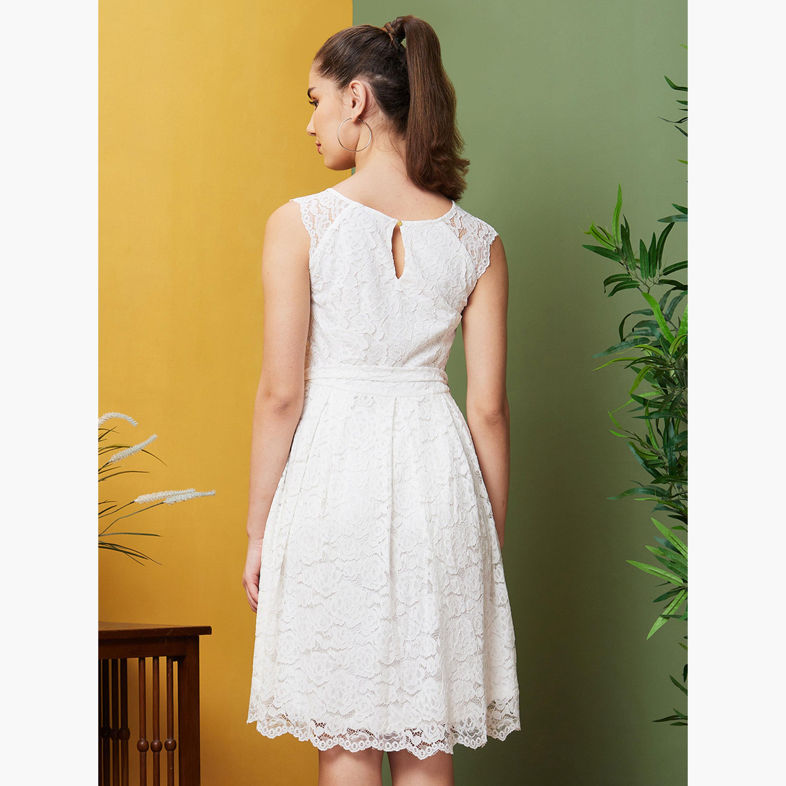 غلوبوص × ستايلي - فستان أبيض مزهر من الدانتيل بطول الركبة مع حزام-women-clothing-dresses-image-3