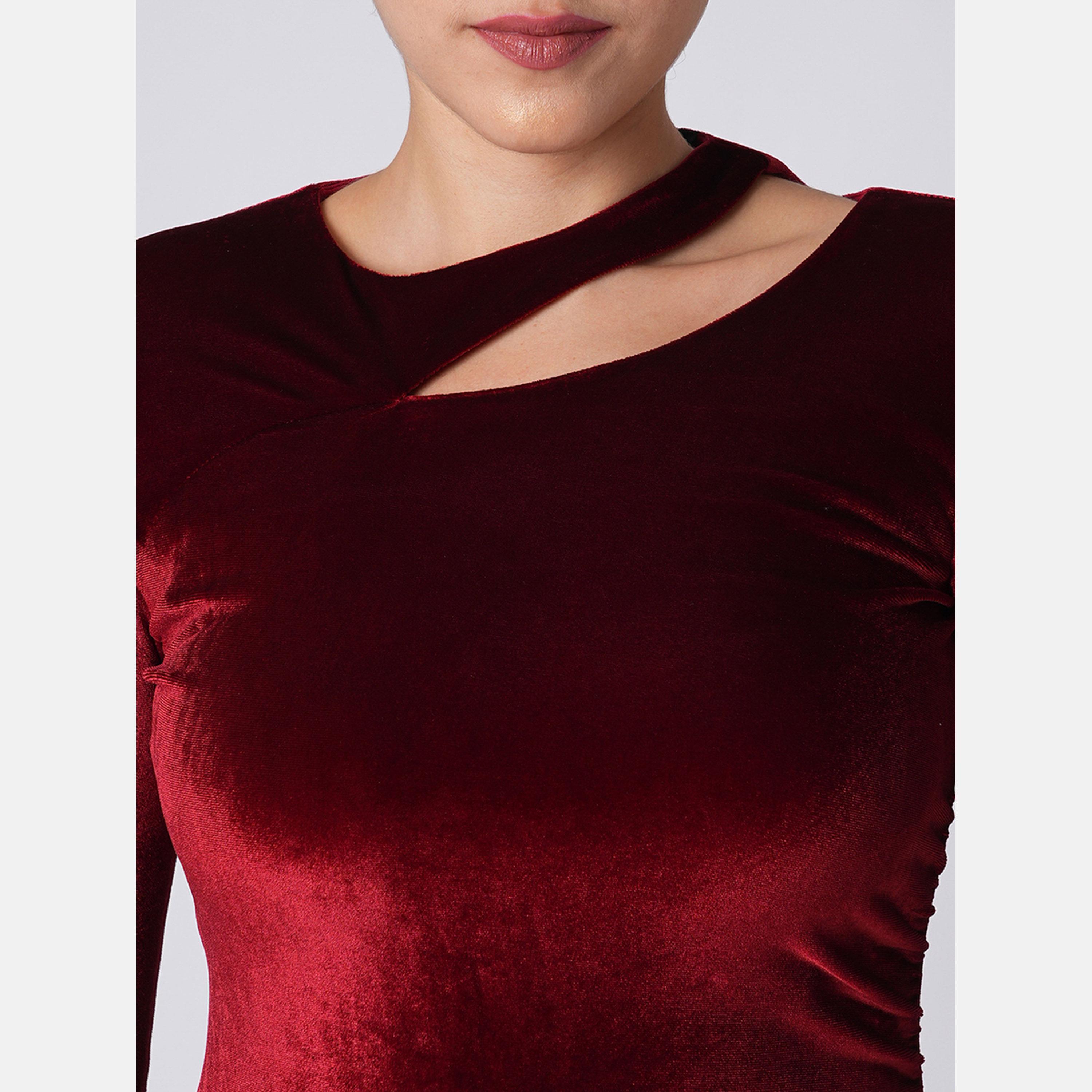 غلوبوص × ستايلي - فستان مخملي مع تفاصيل فتحات بطول الركبة لون مارون-women-clothing-dresses-image-4
