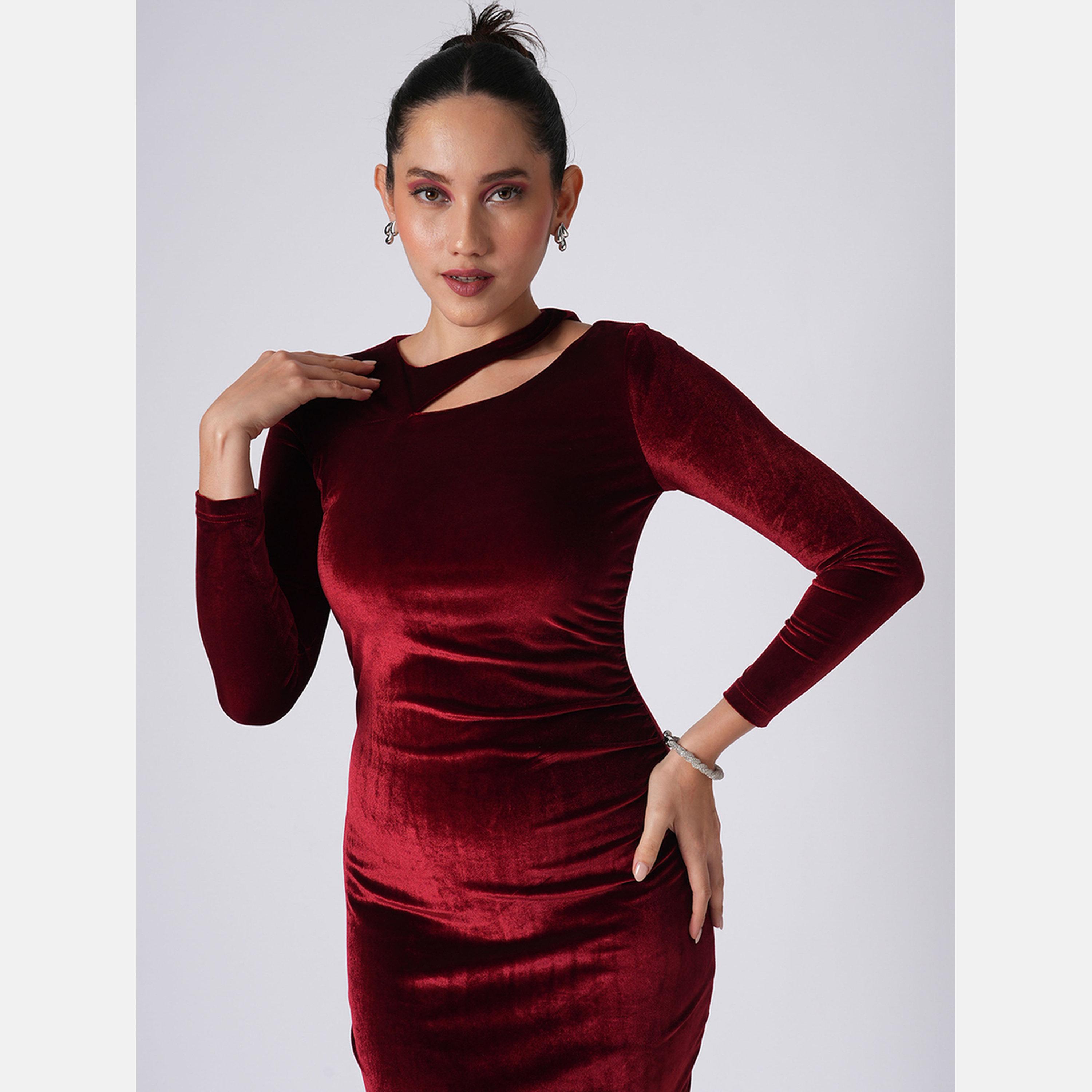 غلوبوص × ستايلي - فستان مخملي مع تفاصيل فتحات بطول الركبة لون مارون-women-clothing-dresses-image-5
