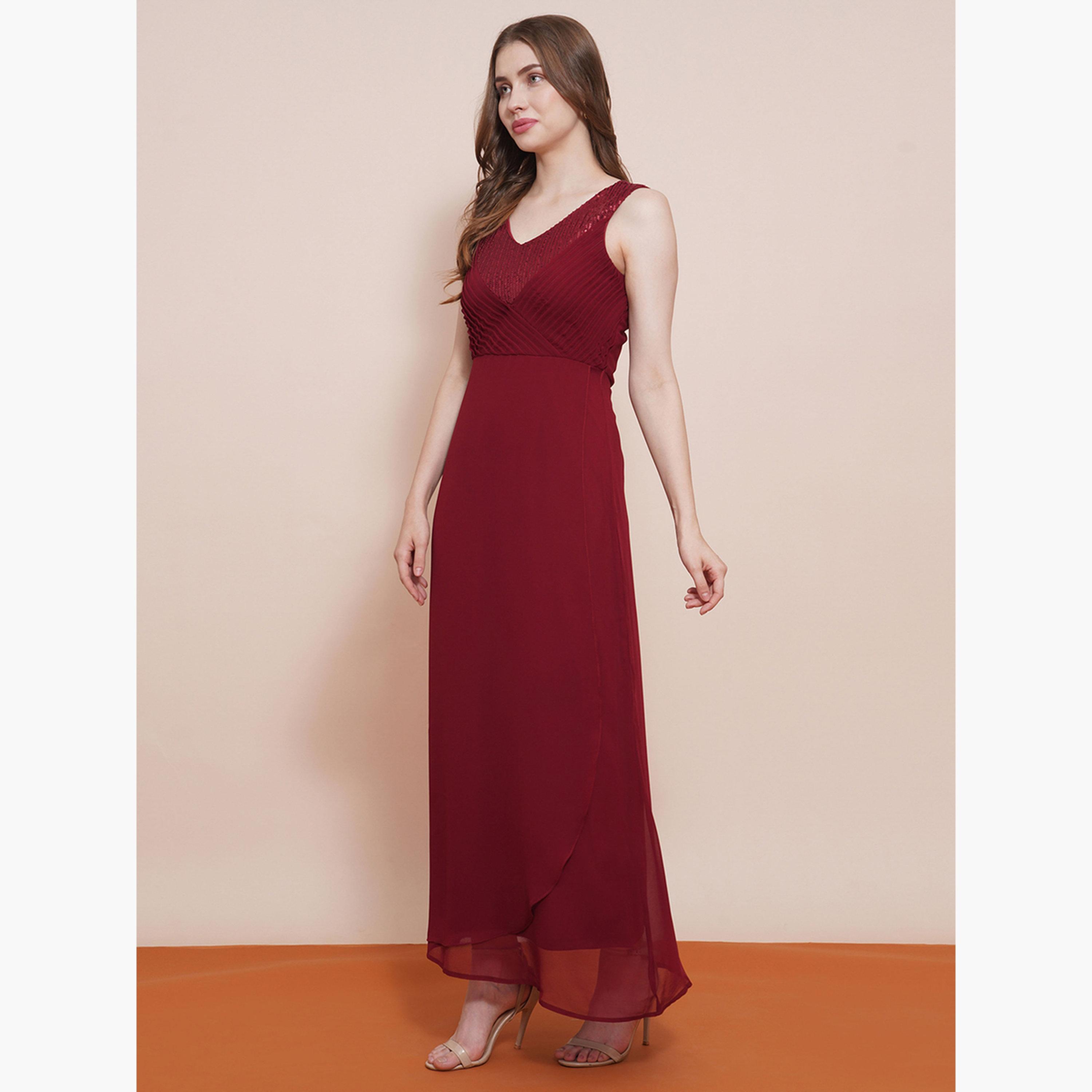 غلوبوص × ستايلي - فستان ماكسي نسائي باللون البرغندي برقبة حرف V ومزين بالترتر-women-clothing-dresses-image-2