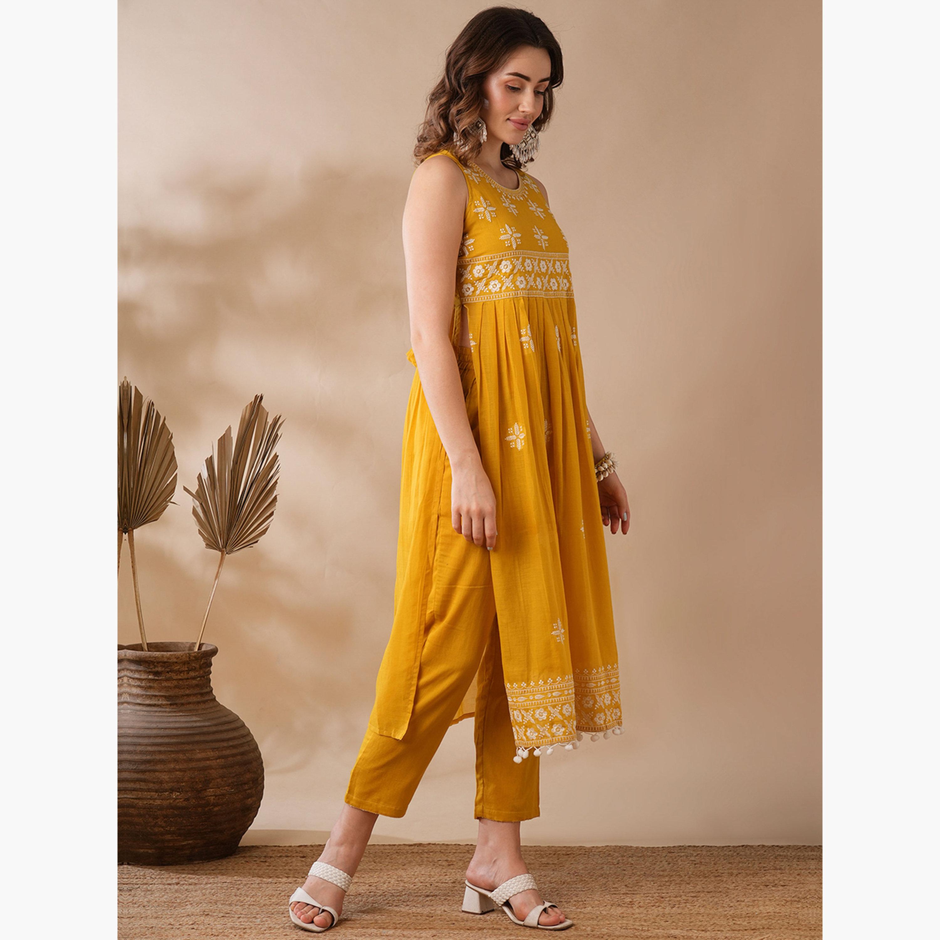 غلوبوص × ستايلي - كورتا (قميص طويل) وبنطال مطرز بالزهور باللون الخردلي-women-clothing-ethnicwear-bottoms-pants-image-2