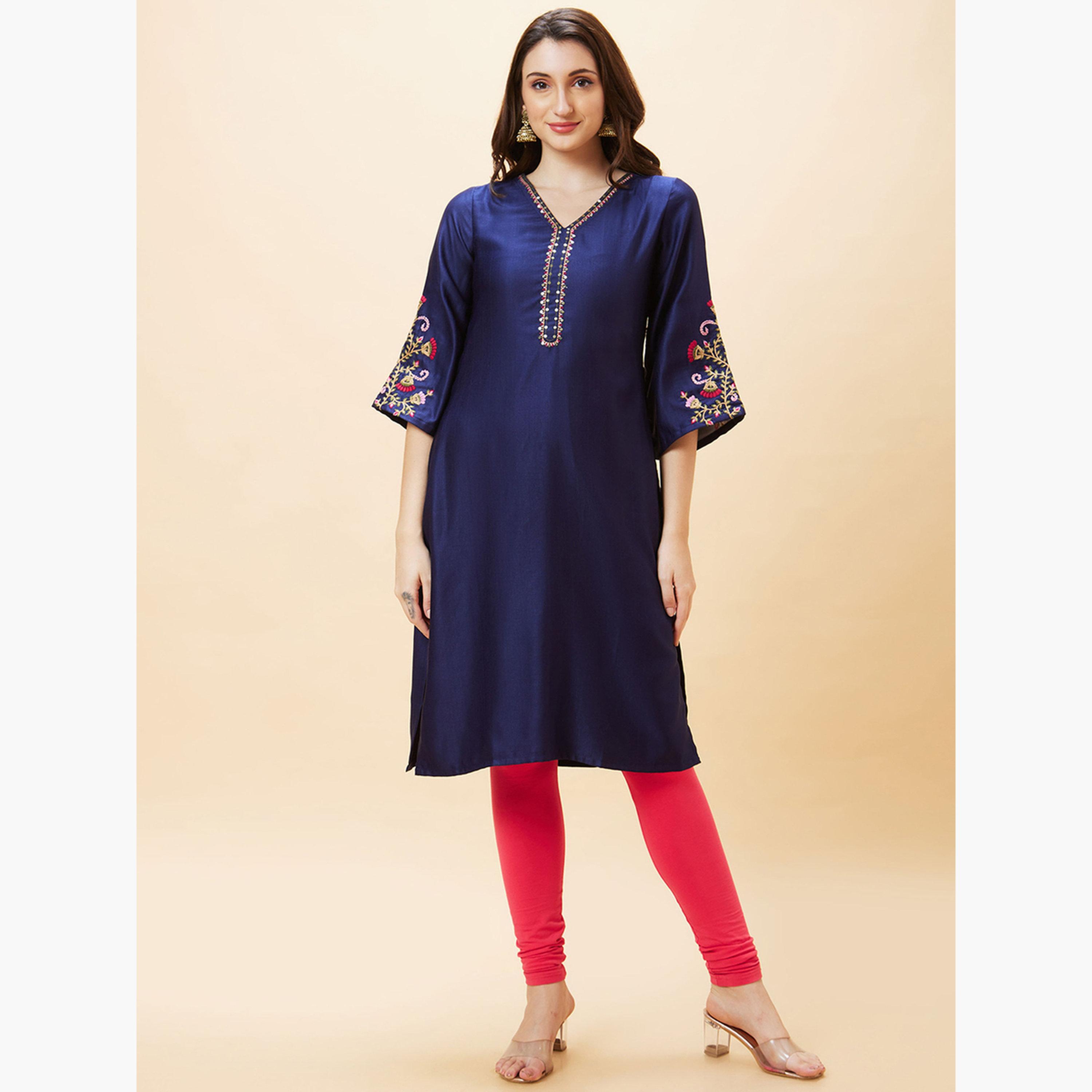 غلوبوص × ستايلي - كورتا (قميص طويل) مستقيمة مطرزة برقبة حرف V وأكمام واسعة-women-clothing-ethnicwear-kurtas-image-1