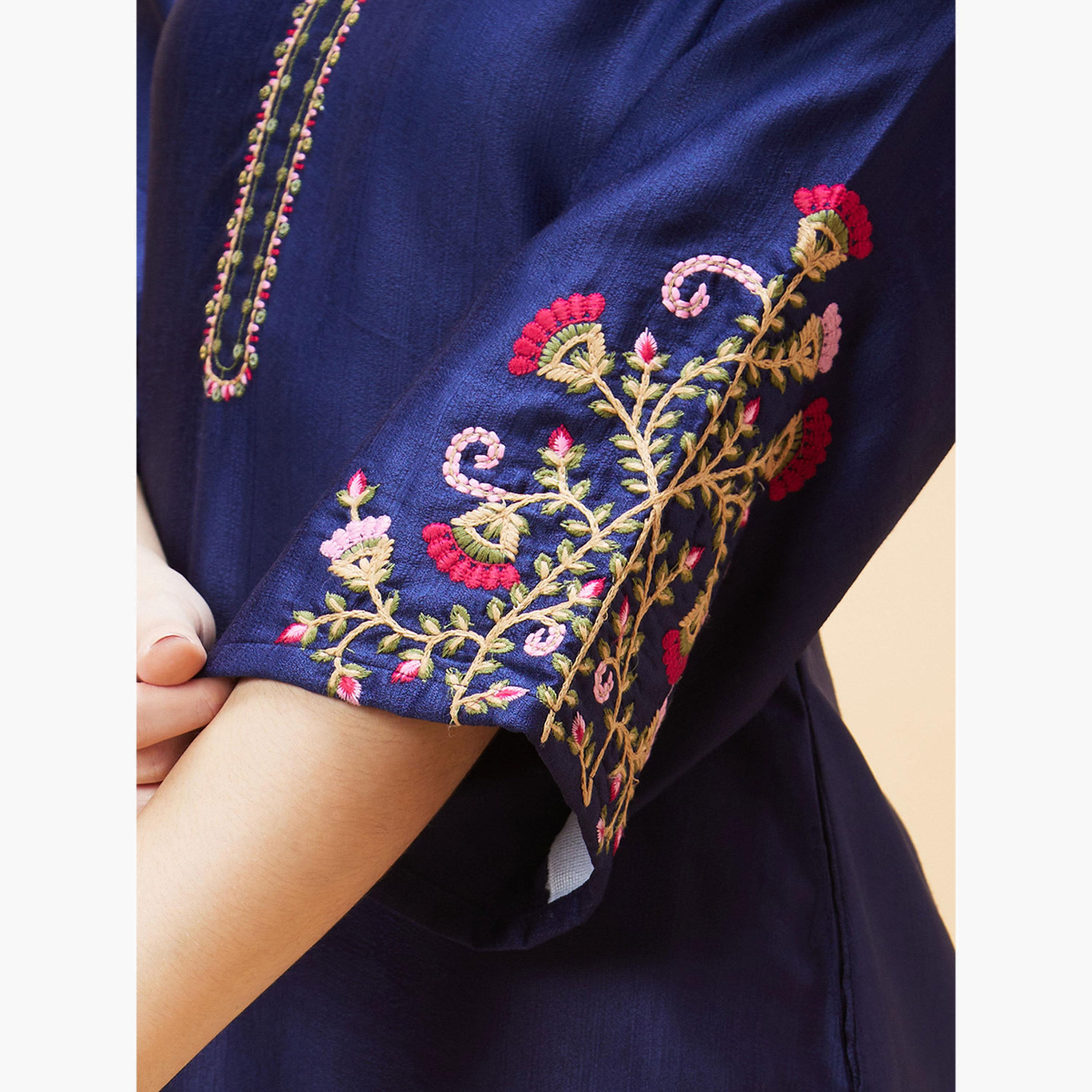 Globus X Styli Embroidered V Neck Flared Sleeves Straight Kurta-women-clothing-ethnicwear-kurtas-image-5