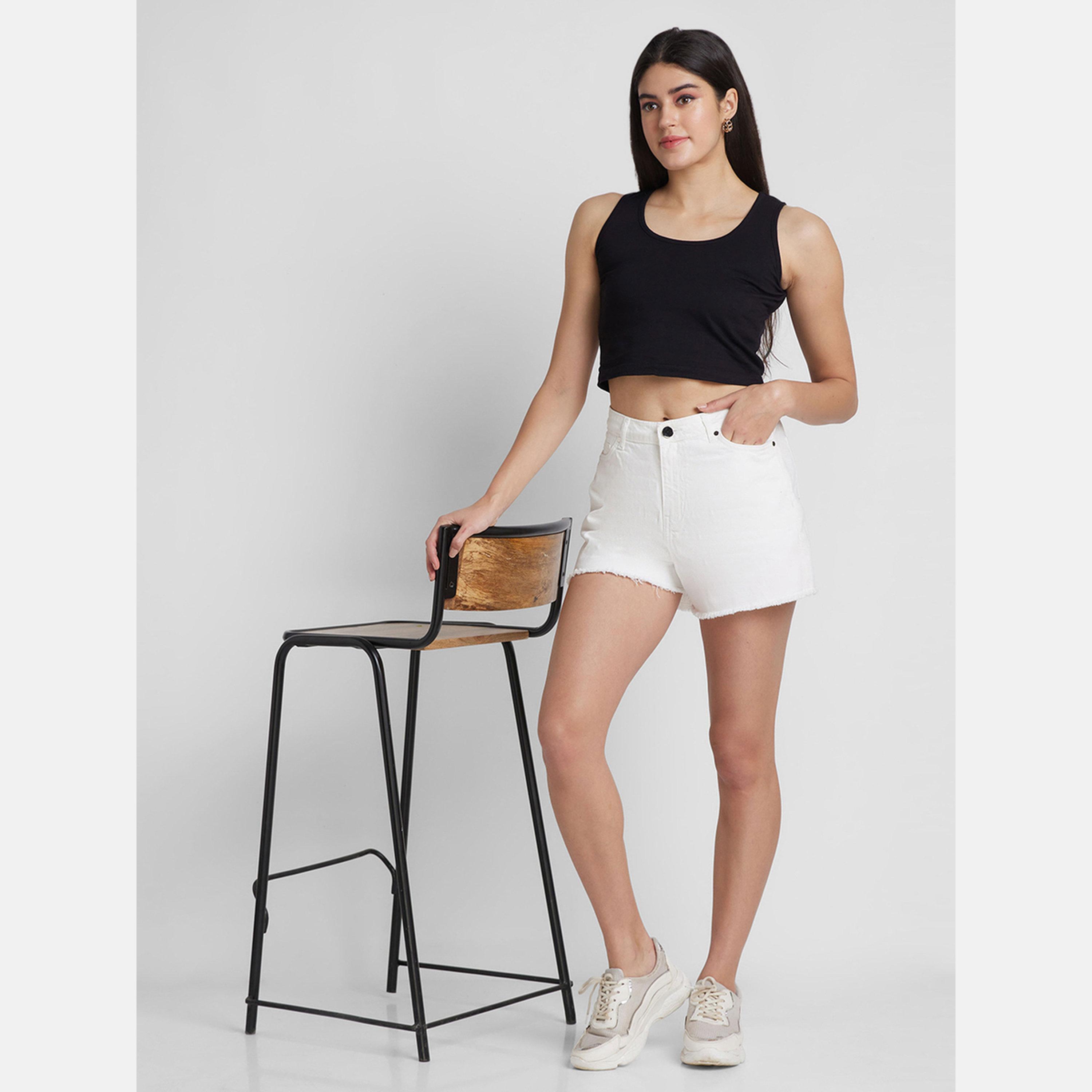غلوبوص × ستايلي - شورت جينز أبيض بقصة عادية-women-clothing-bottoms-shorts-image-5