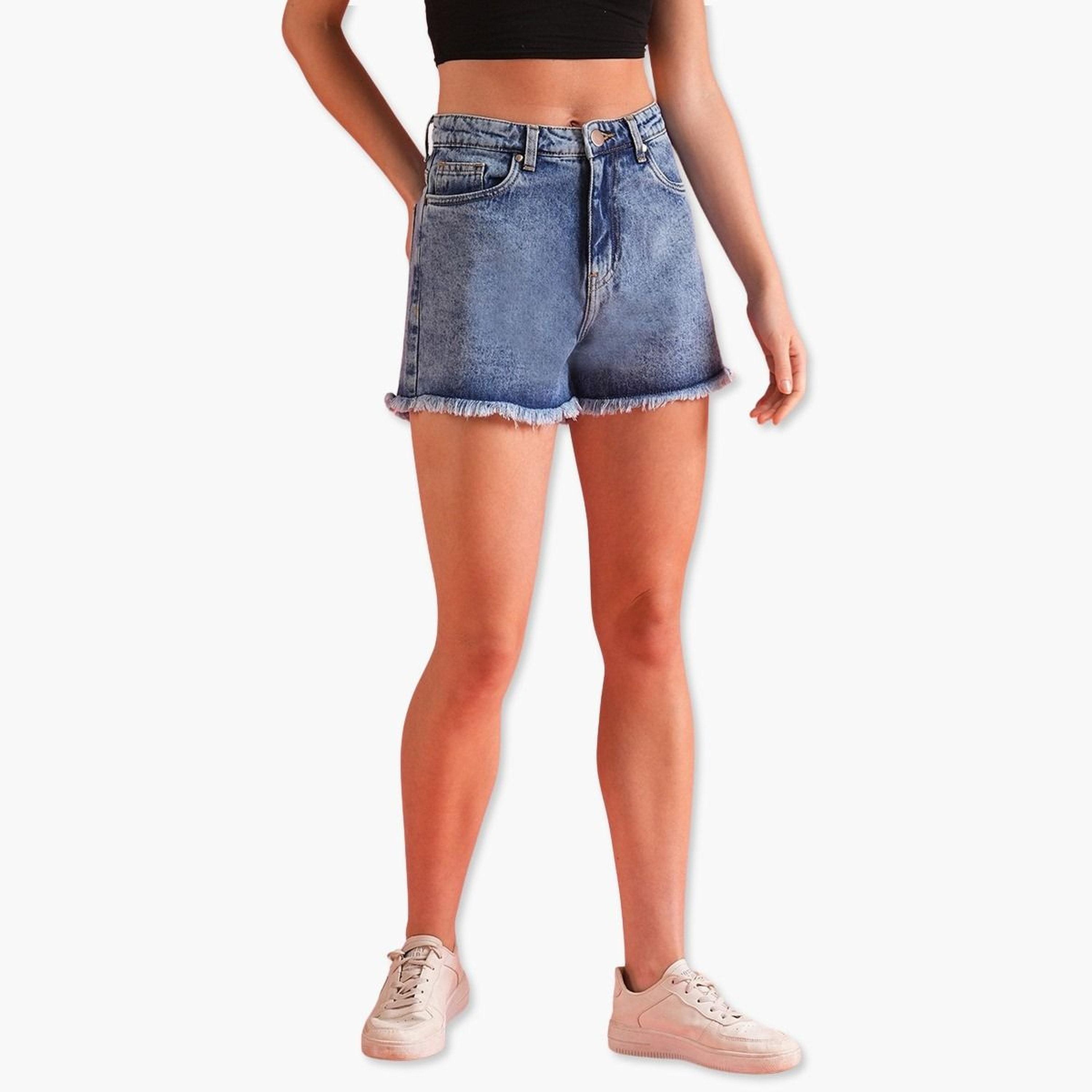 غلوبوص × ستايلي - شورت جينز أزرق فاتح ذو حافة واسعة-women-clothing-bottoms-shorts-image-1