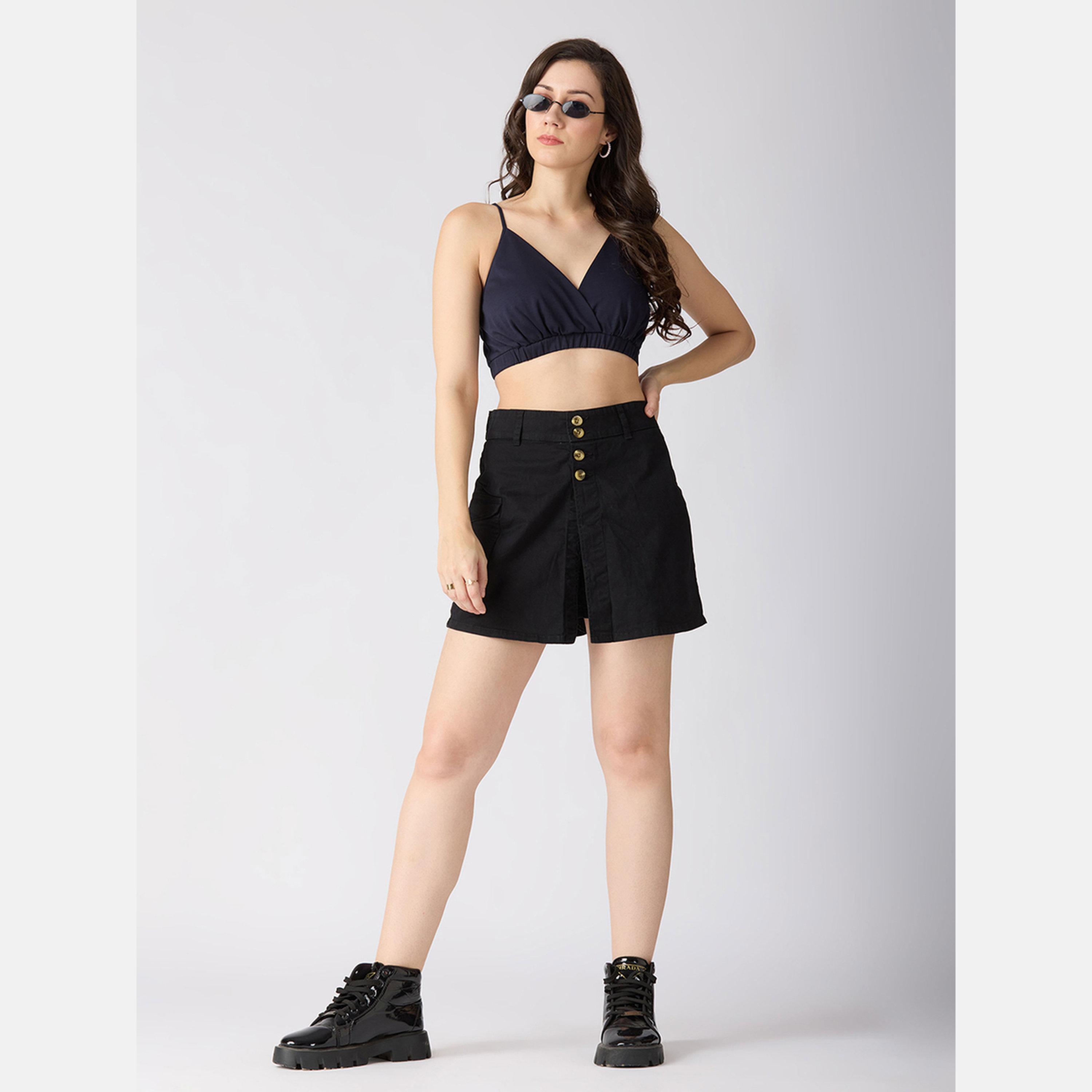 غلوبوص × ستايلي - تنورة قصيرة سوداء قابلة للتمدد بقصّة عادية-women-clothing-bottoms-shorts-image-2