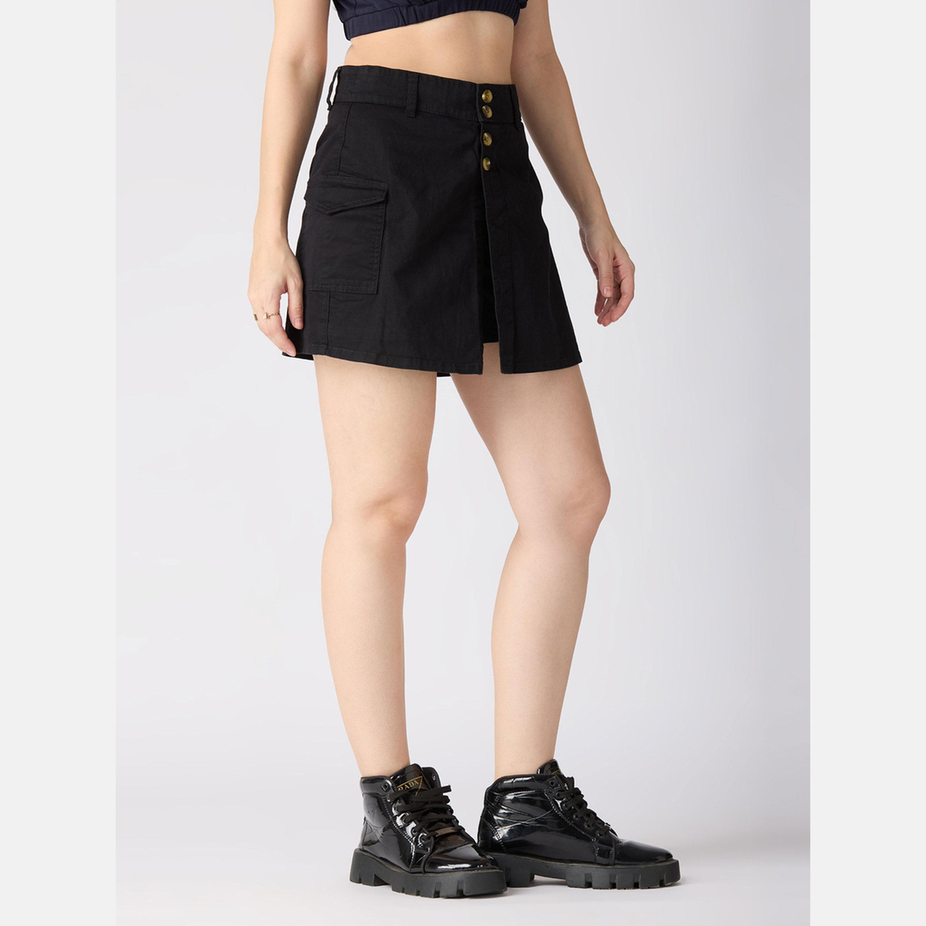 غلوبوص × ستايلي - تنورة قصيرة سوداء قابلة للتمدد بقصّة عادية-women-clothing-bottoms-shorts-image-4