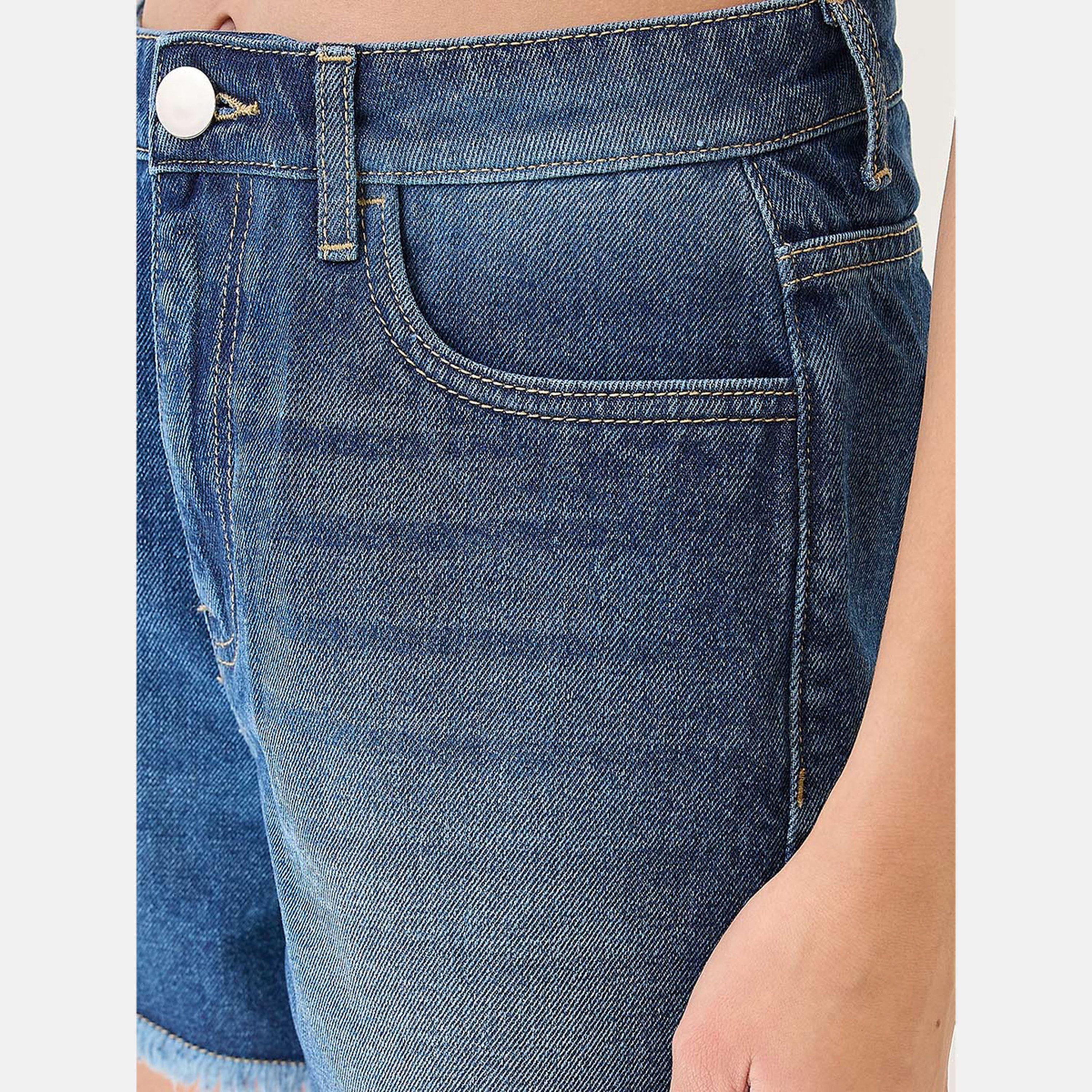 غلوبوص × ستايلي - شورت جينز أزرق ذو حافة مزينة بالشراشيب-women-clothing-bottoms-shorts-image-6