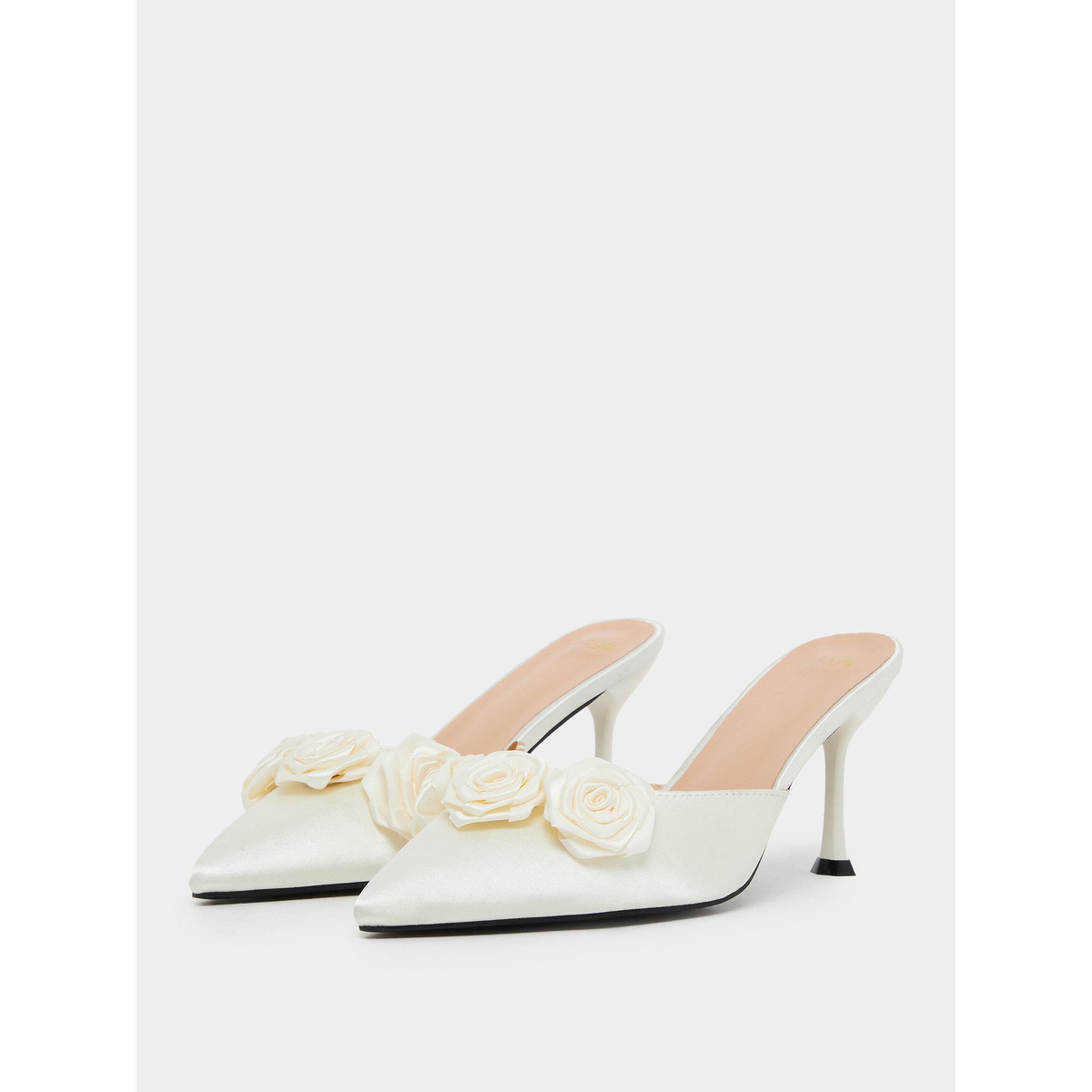 حذاء ميولز نسائي أبيض بتفاصيل زهور-women-shoes-heels-image-1