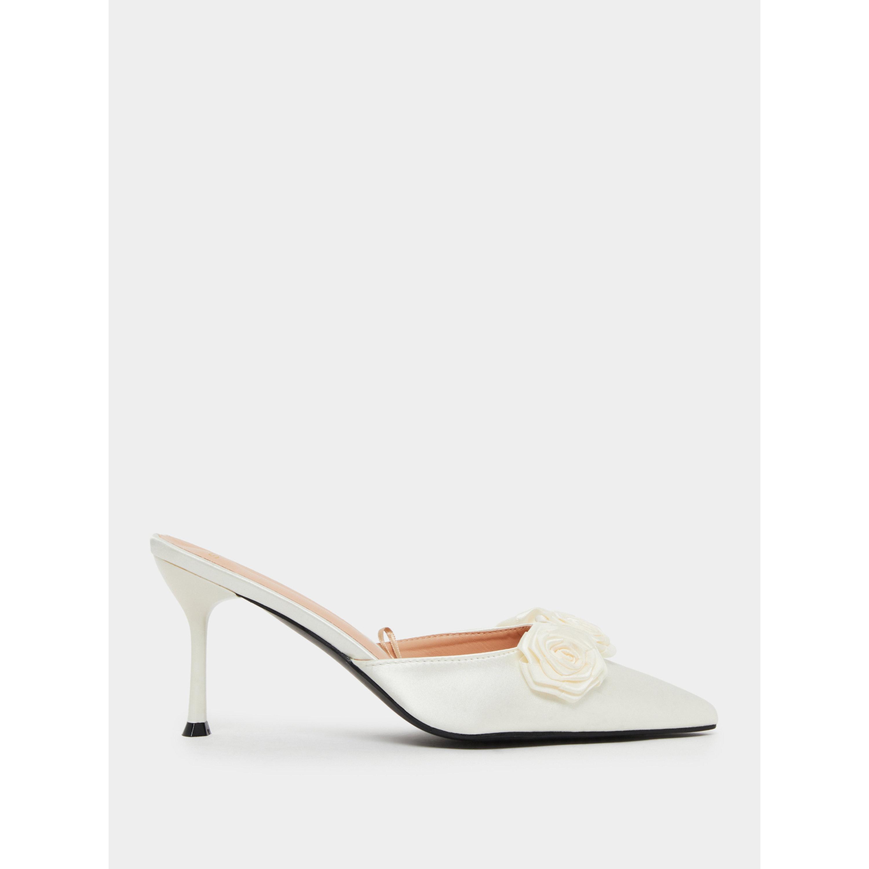 حذاء ميولز نسائي أبيض بتفاصيل زهور-women-shoes-heels-image-2