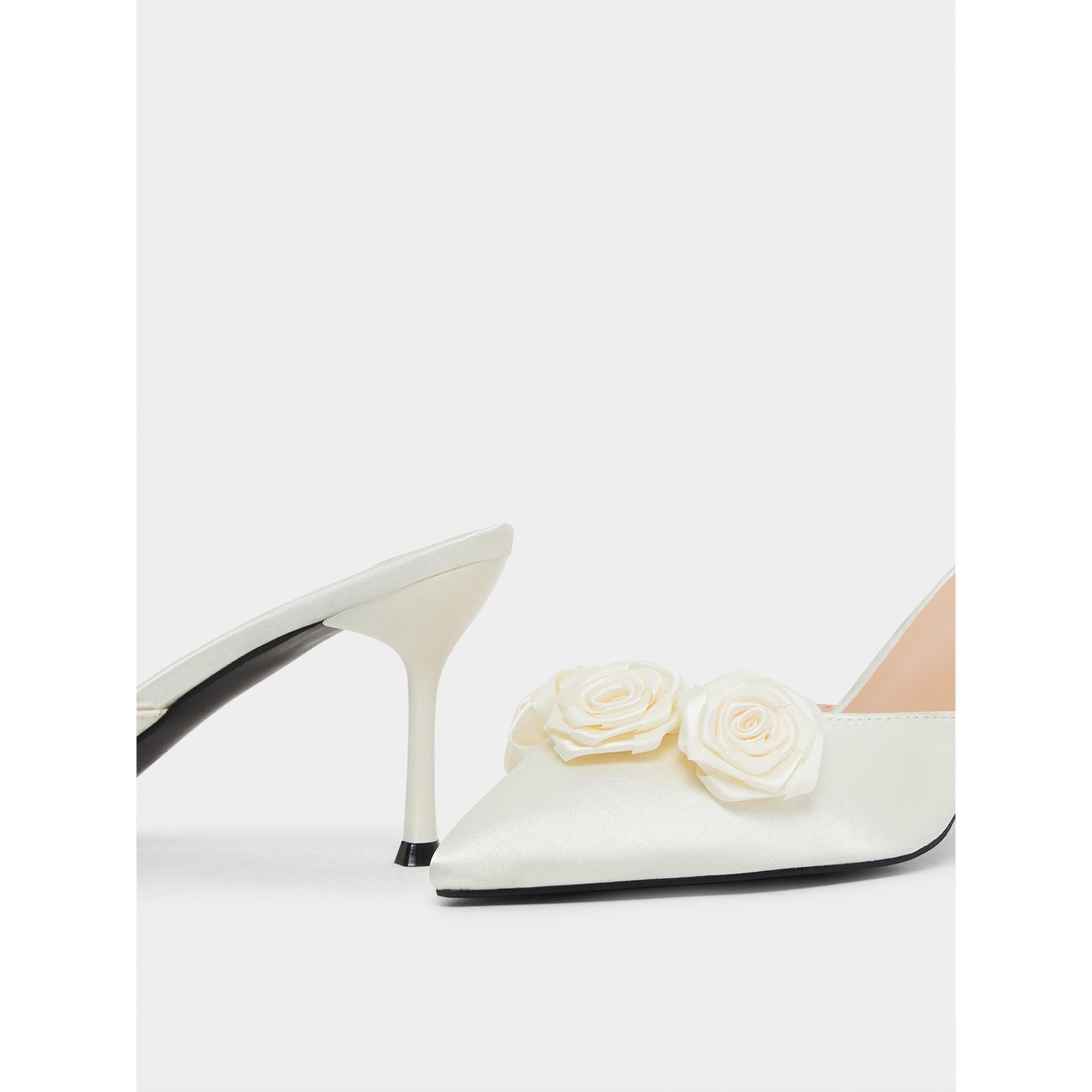 حذاء ميولز نسائي أبيض بتفاصيل زهور-women-shoes-heels-image-3