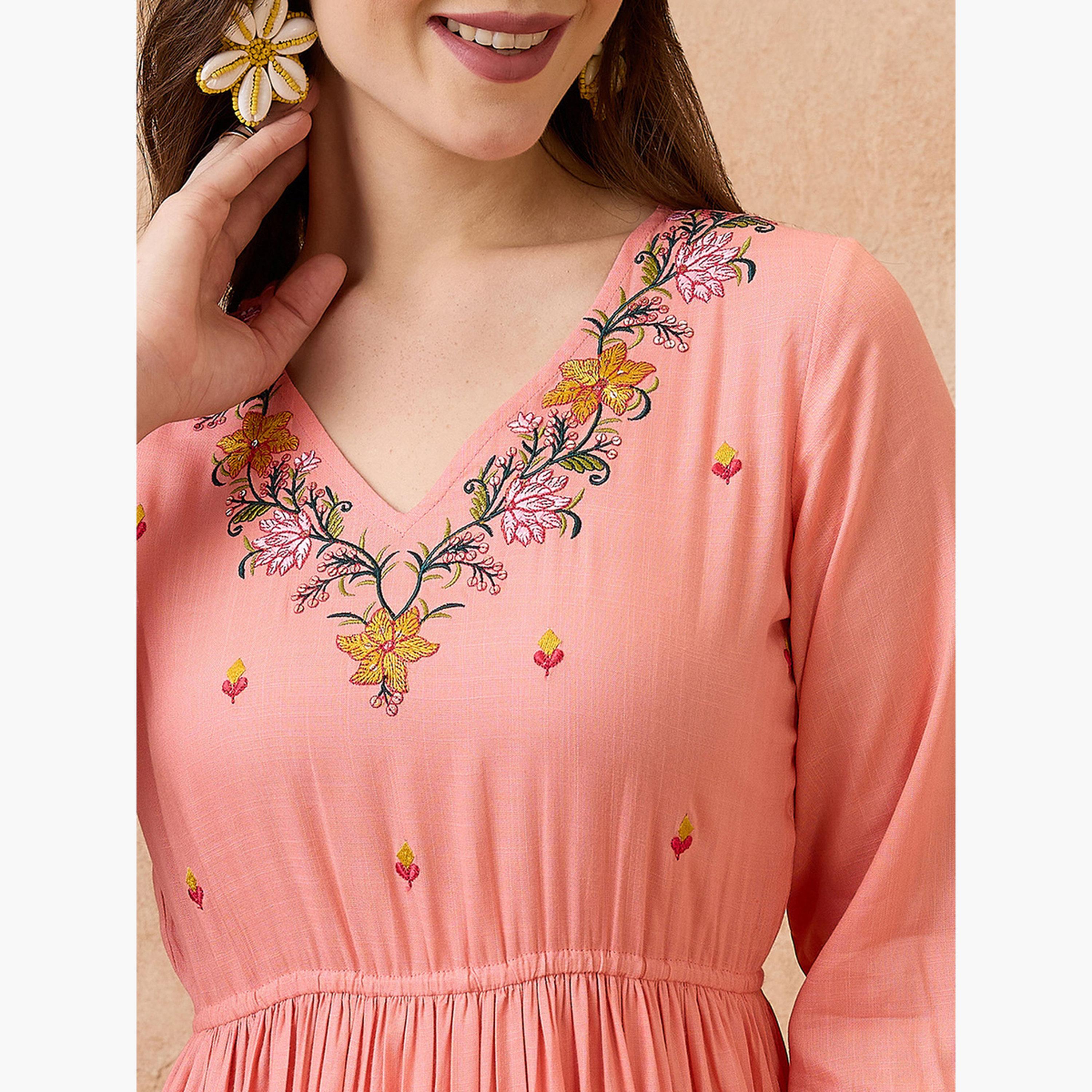 غلوبوص × ستايلي - فستان ماكسي فيوجن بقصّة واسعة ومطرّز بالزهور-women-clothing-ethnicwear-dresses-image-4