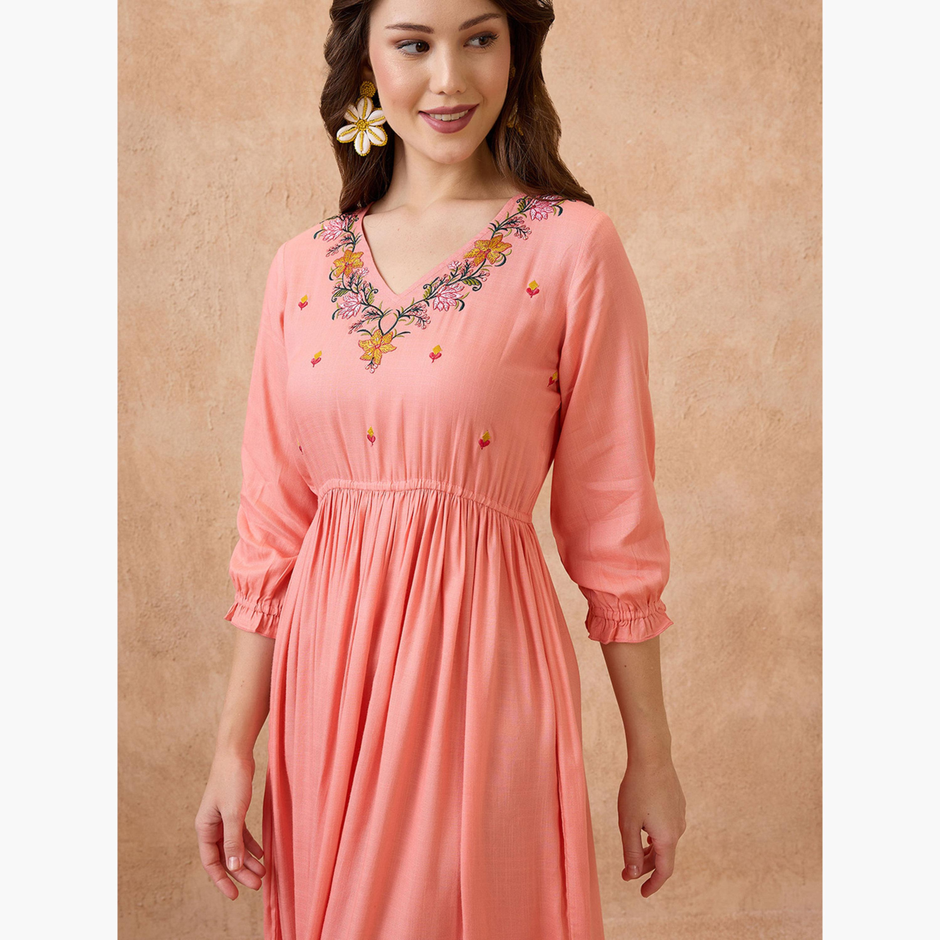 غلوبوص × ستايلي - فستان ماكسي فيوجن بقصّة واسعة ومطرّز بالزهور-women-clothing-ethnicwear-dresses-image-5
