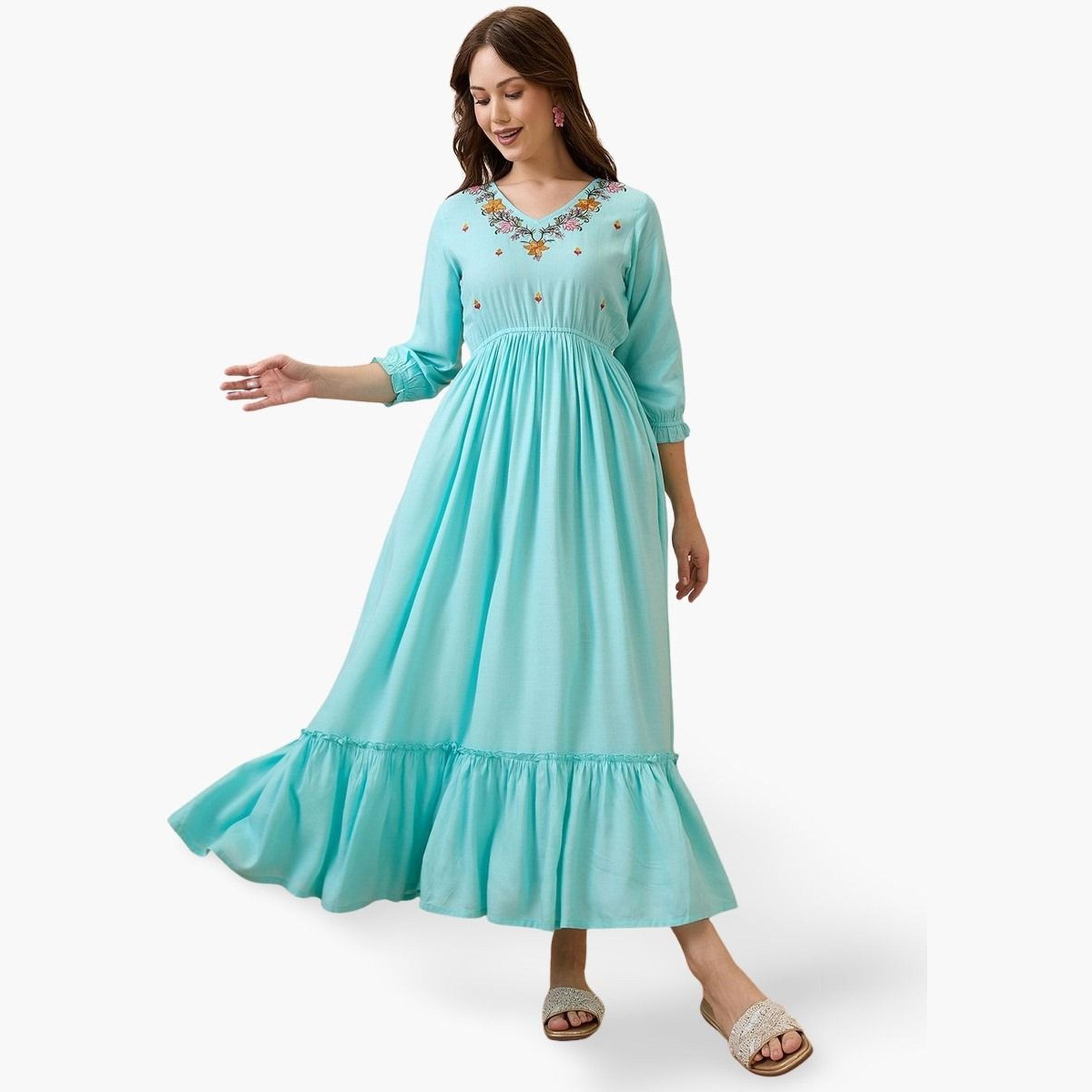 غلوبوص × ستايلي - فستان ماكسي فيوجن بقصّة واسعة ومطرّز بالزهور-women-clothing-ethnicwear-dresses-image-1