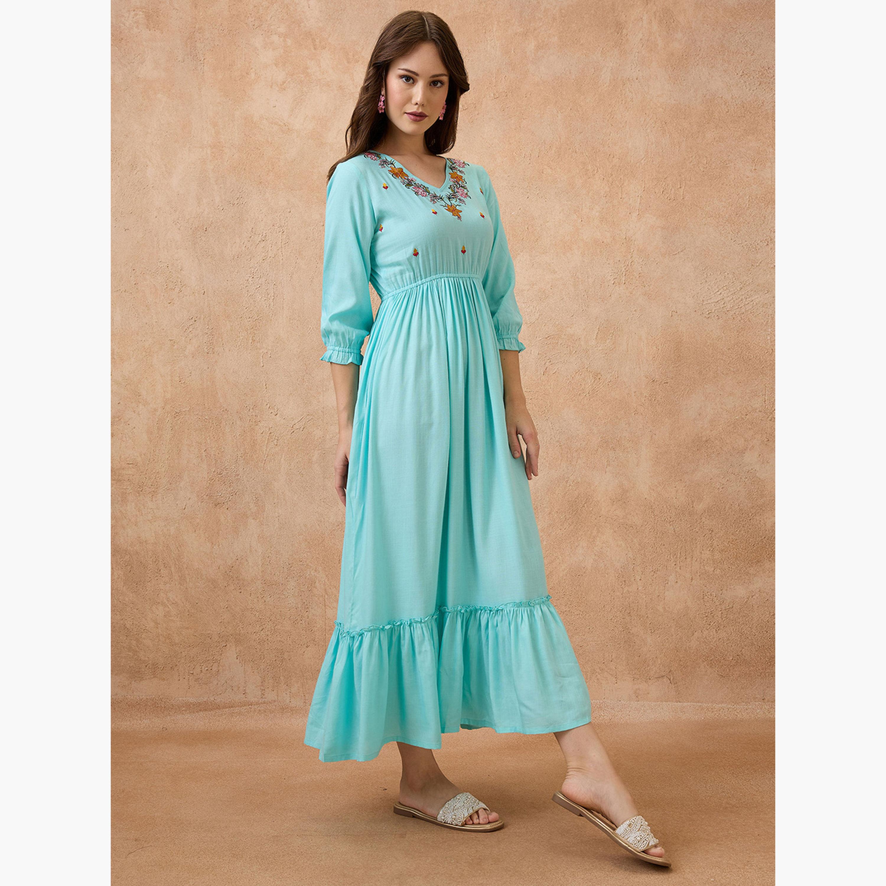 غلوبوص × ستايلي - فستان ماكسي فيوجن بقصّة واسعة ومطرّز بالزهور-women-clothing-ethnicwear-dresses-image-2