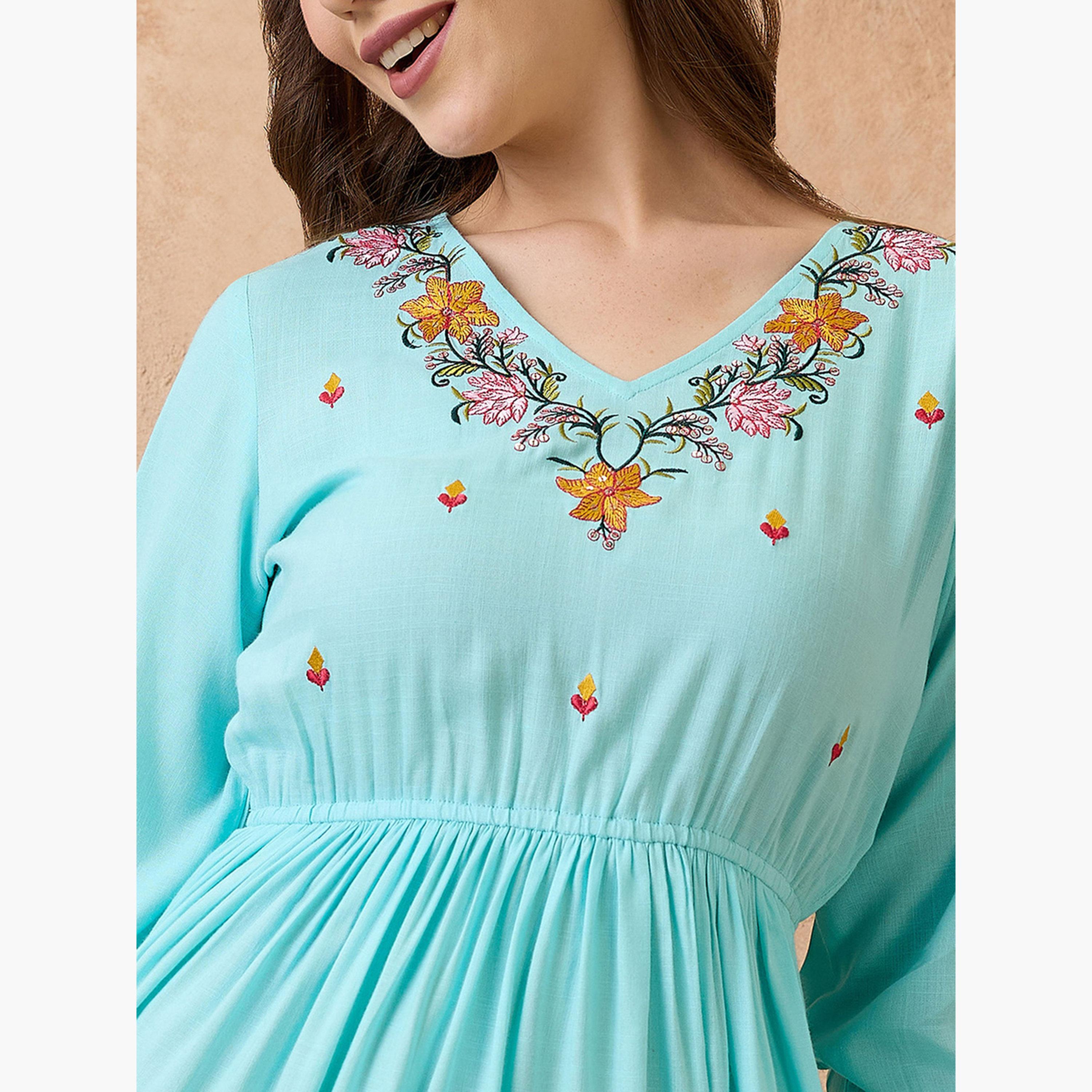 غلوبوص × ستايلي - فستان ماكسي فيوجن بقصّة واسعة ومطرّز بالزهور-women-clothing-ethnicwear-dresses-image-4