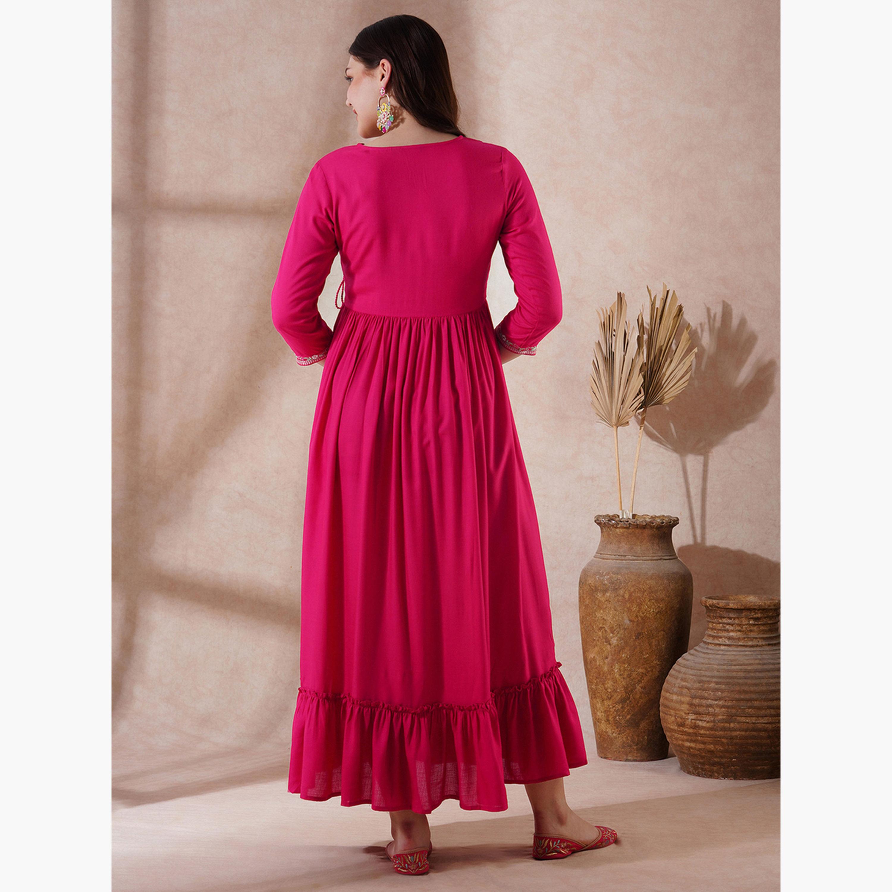 غلوبوص × ستايلي - فستان احتفالي متوسط ​​الطول بطبقات مطرز ومزين برباط صدفي-women-clothing-ethnicwear-dresses-image-3