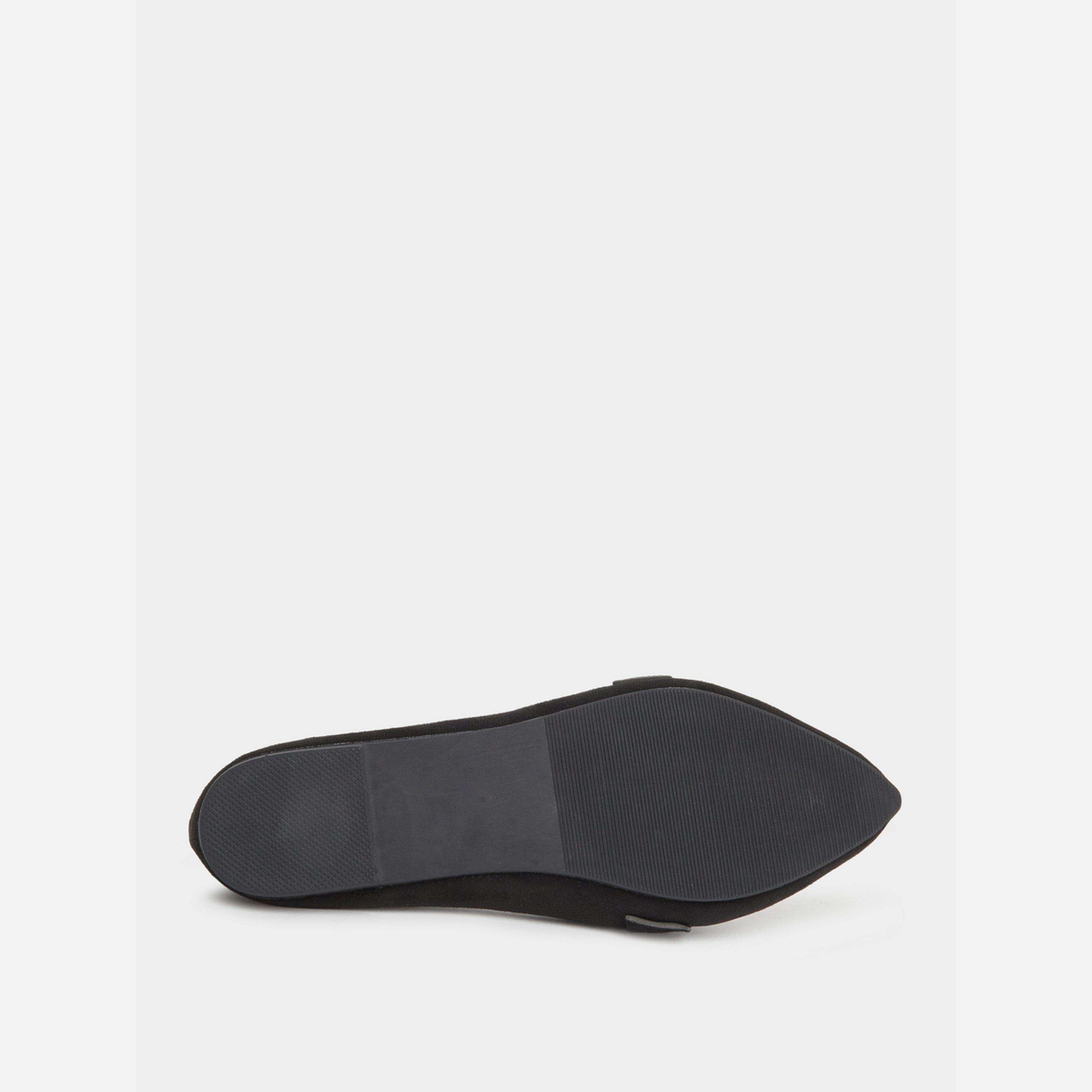 تيك تو - حذاء مسطح ذو مقدمة مدببة مزين بمشبك معدني لون سادة-women-shoes-sandals-flats-image-6