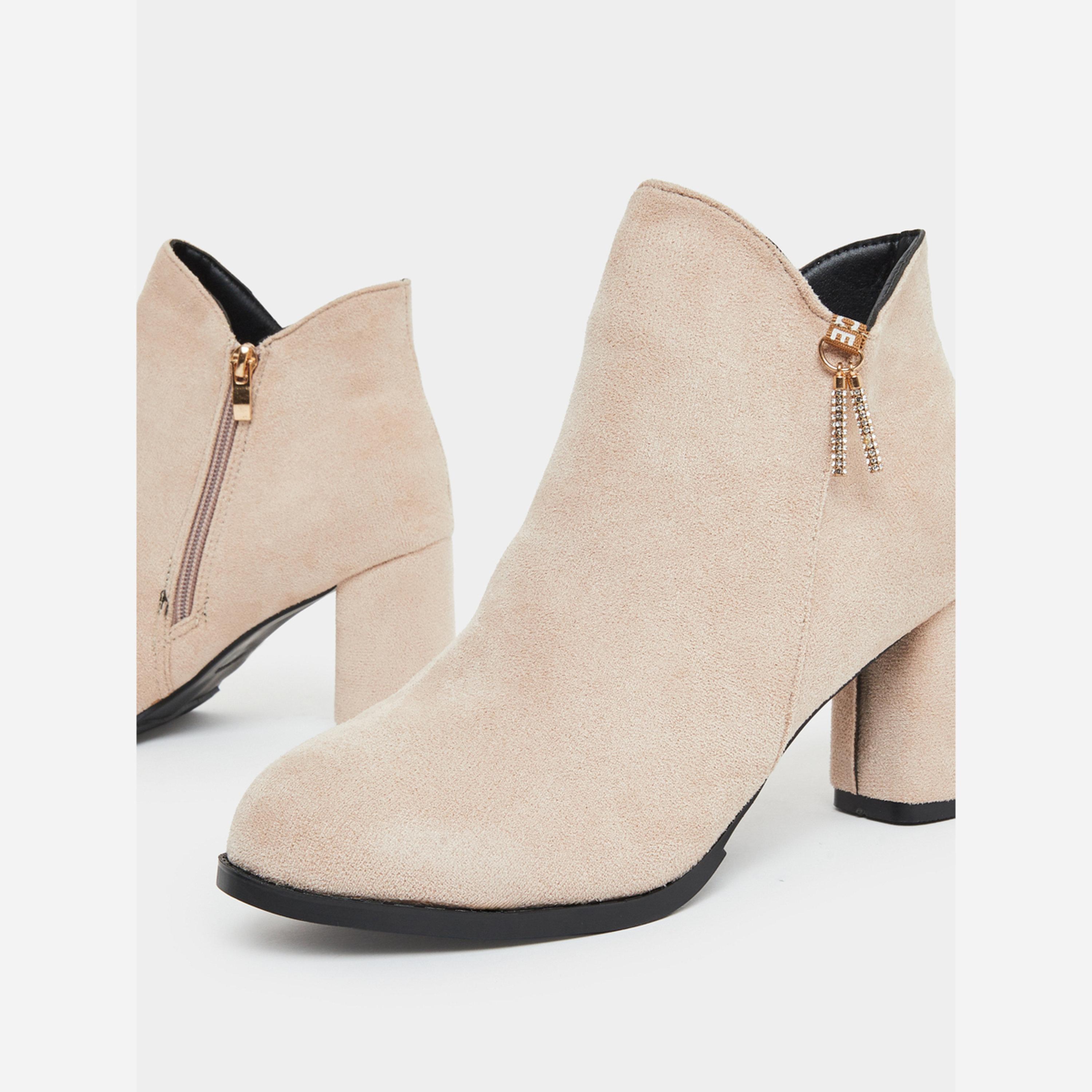 تيك تو - حذاء نسائي جلد بكعب عريض لون بيج-women-shoes-boots-image-3