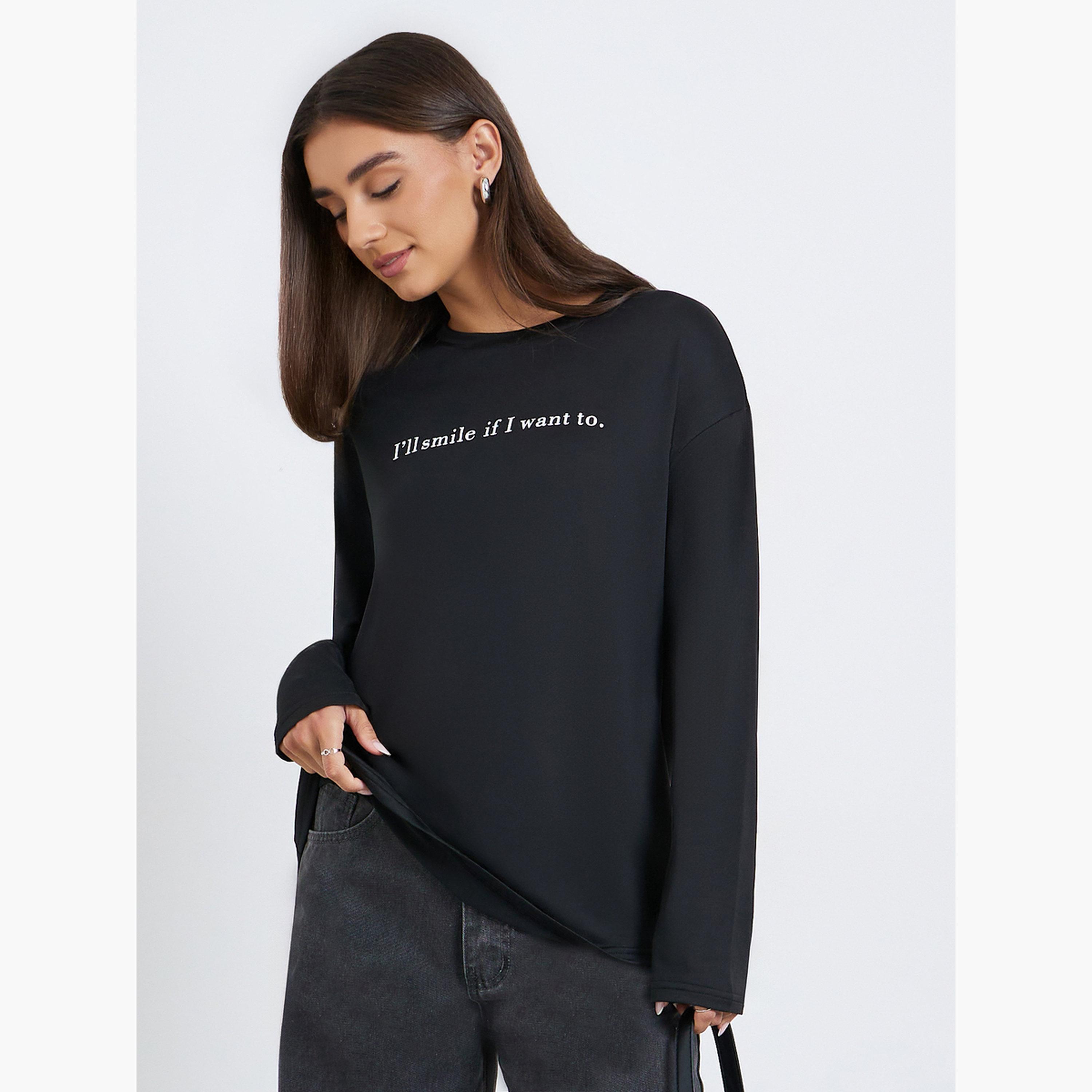 تيشيرت بأكمام طويلة بكتابة وبقصة واسعة-women-clothing-tshirts-image-1