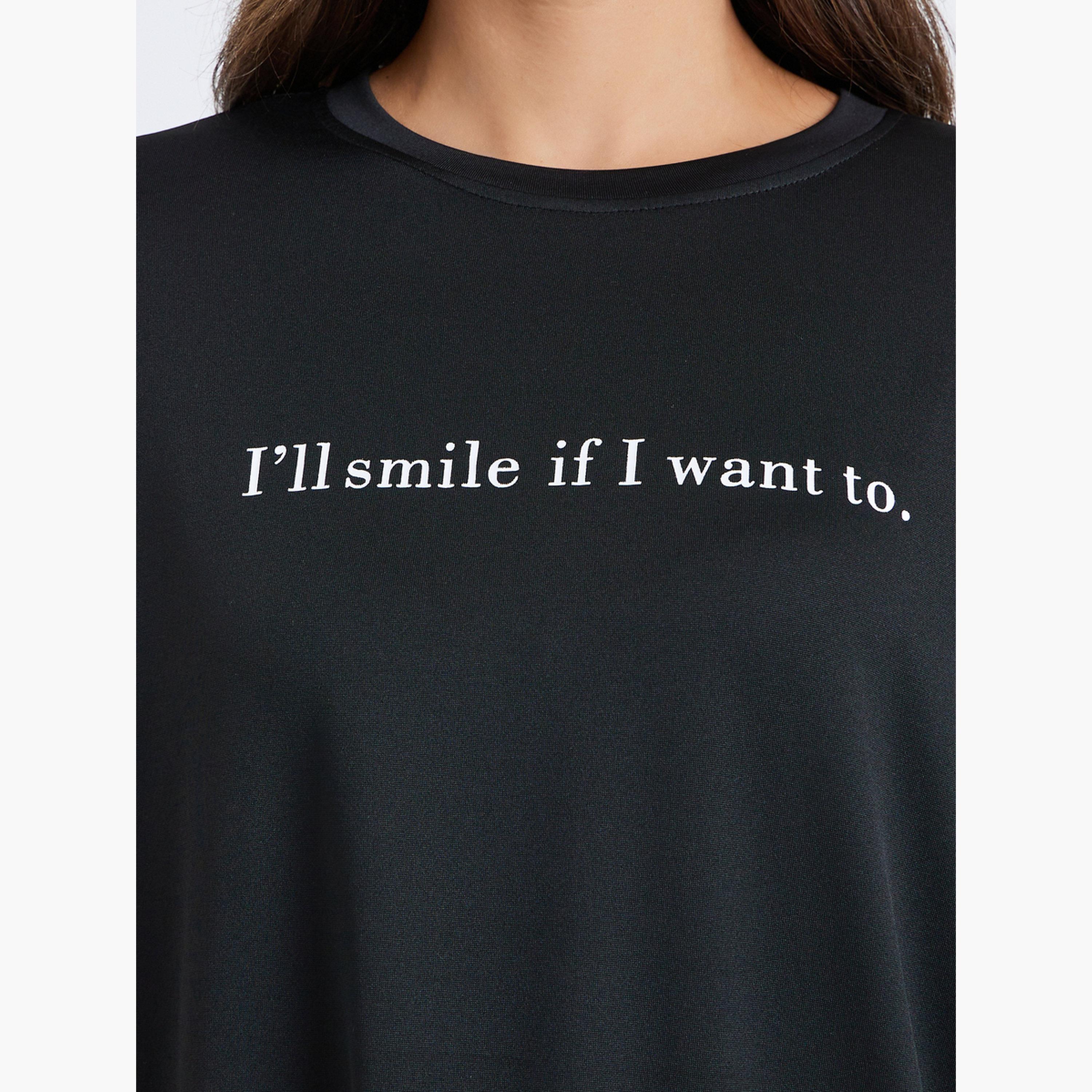تيشيرت بأكمام طويلة بكتابة وبقصة واسعة-women-clothing-tshirts-image-3