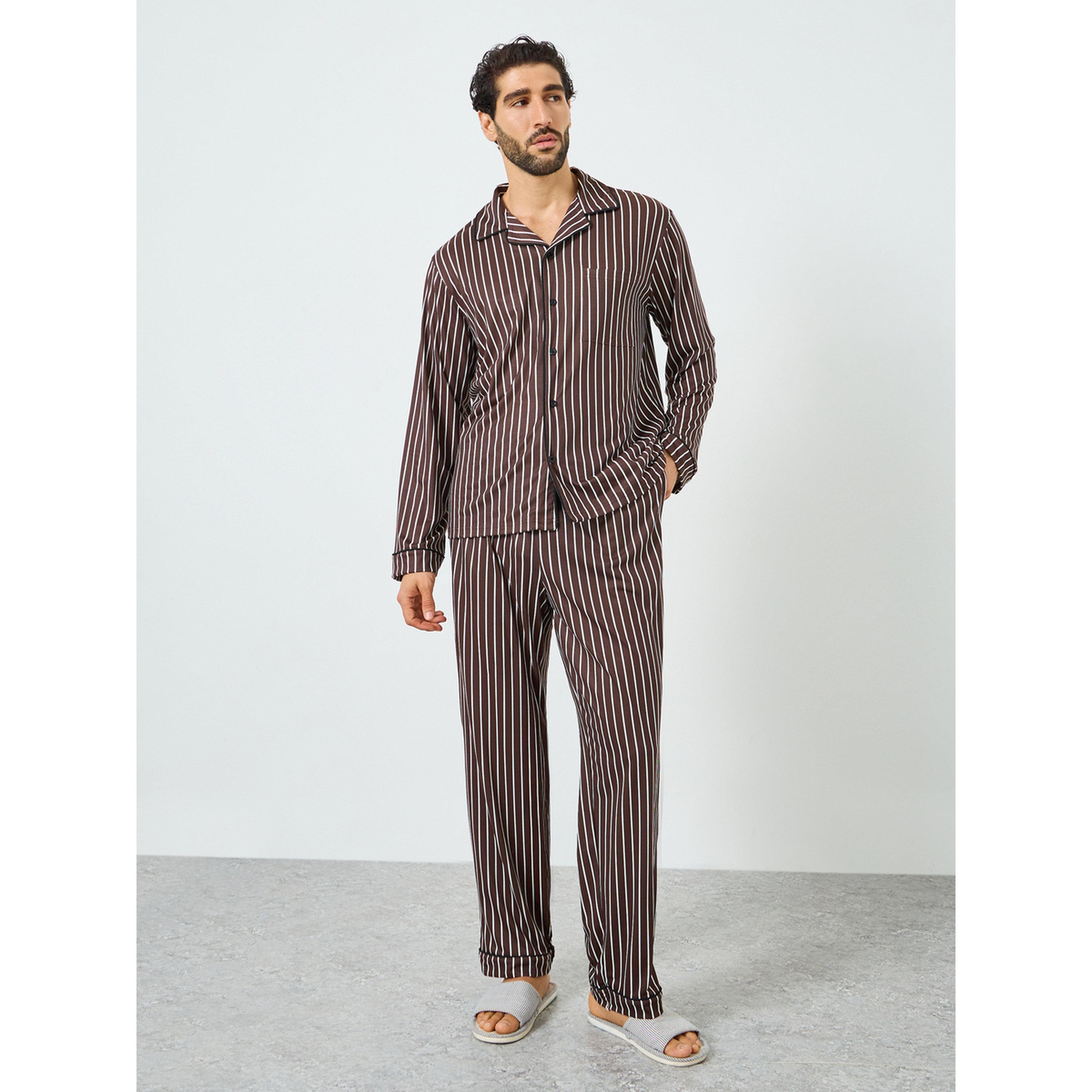طقم بيجاما من رجالية بنمط قميص مخطط وبنطال-men-clothing-nightwear-sets-image-1