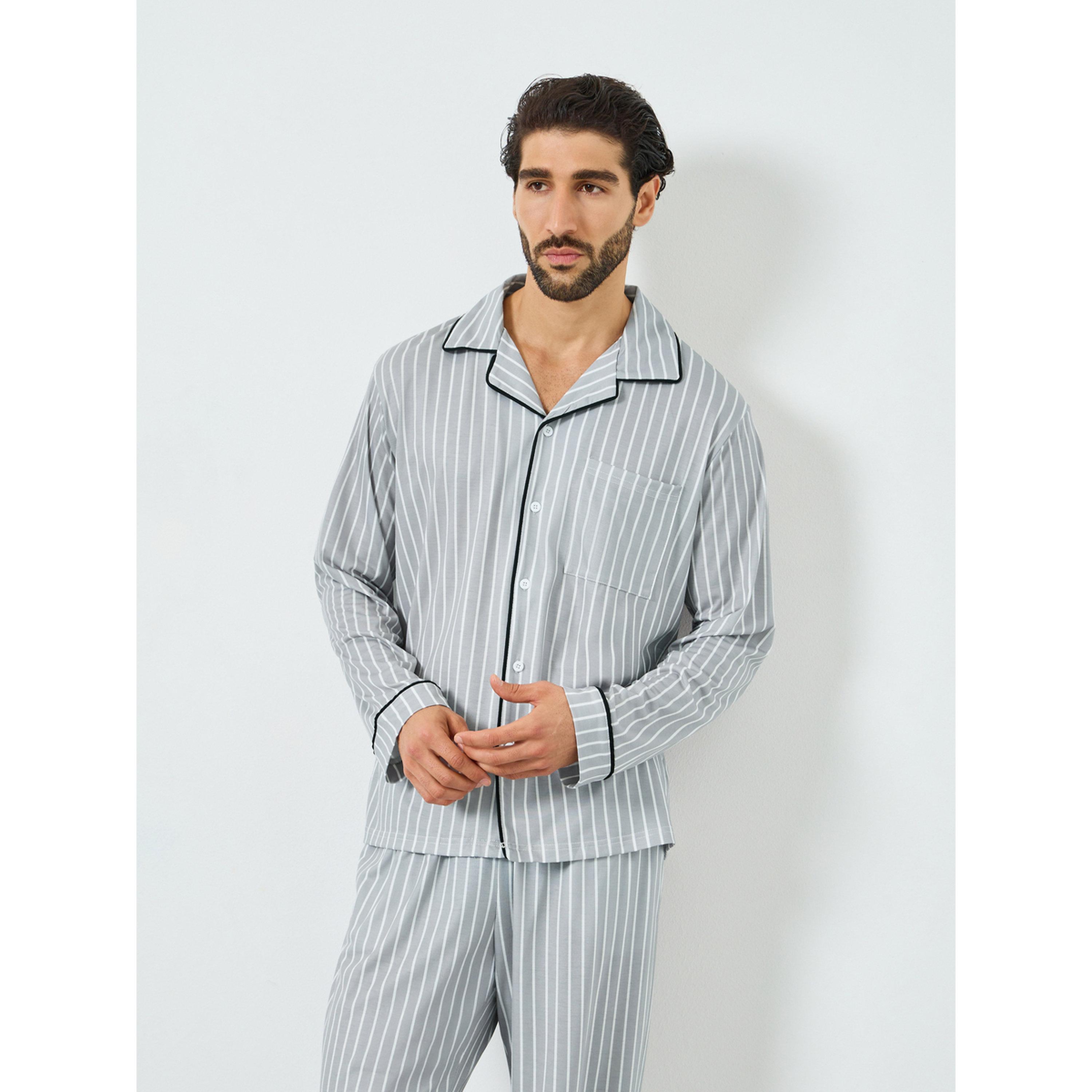 طقم بيجاما من رجالية بنمط قميص مخطط وبنطال-men-clothing-nightwear-sets-image-2