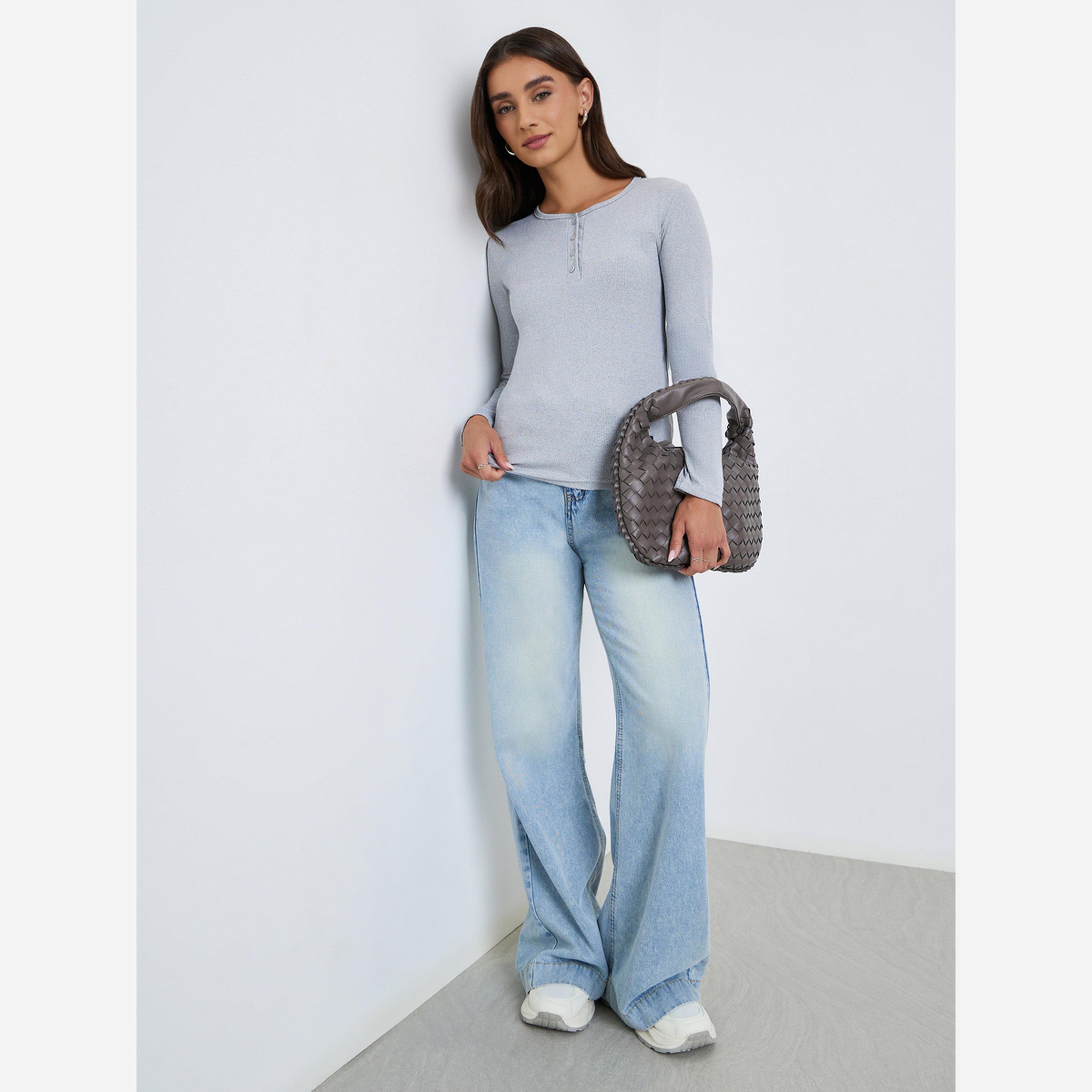 ستايلي - تيشيرت سادة أكمام طويلة وياقة دائرية وأزرار أمامية-women-clothing-tshirts-image-3